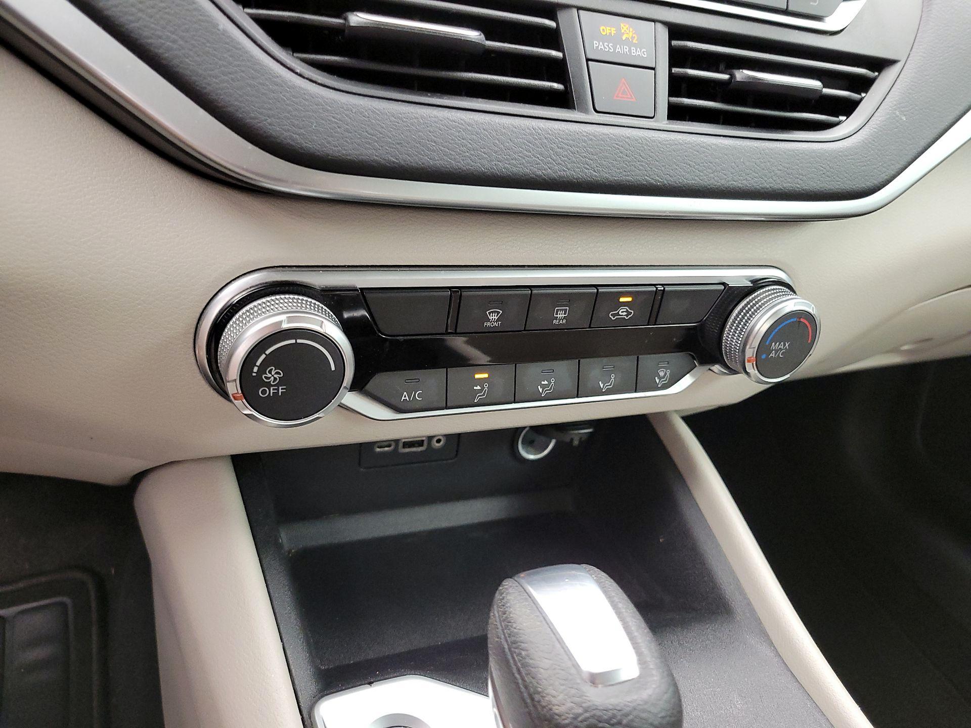 Thumbnail: 2019 Nissan Altima - 16