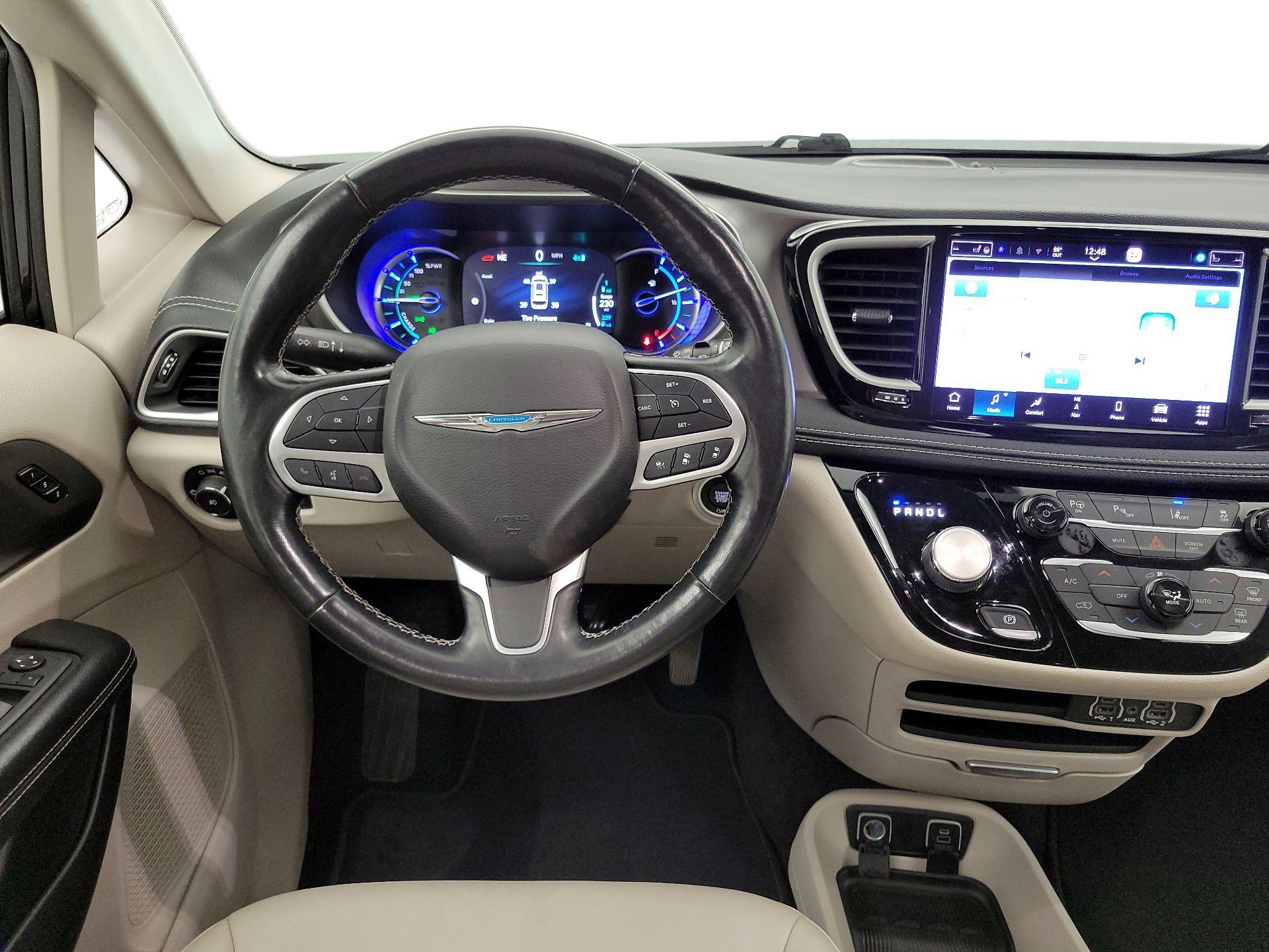 Thumbnail: 2021 Chrysler Pacifica - 10
