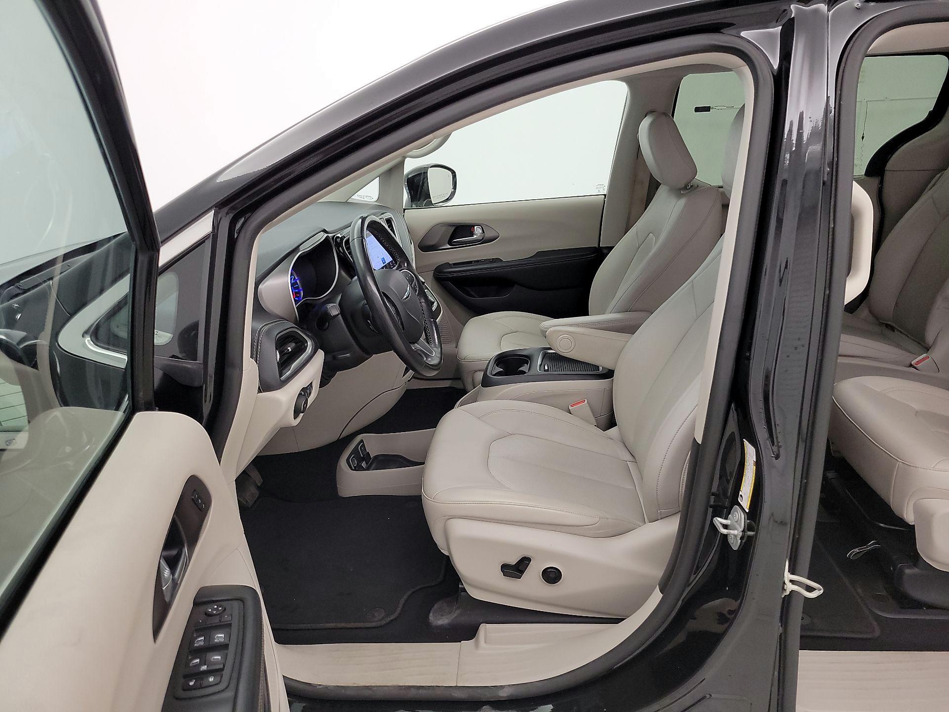 Thumbnail: 2021 Chrysler Pacifica - 11