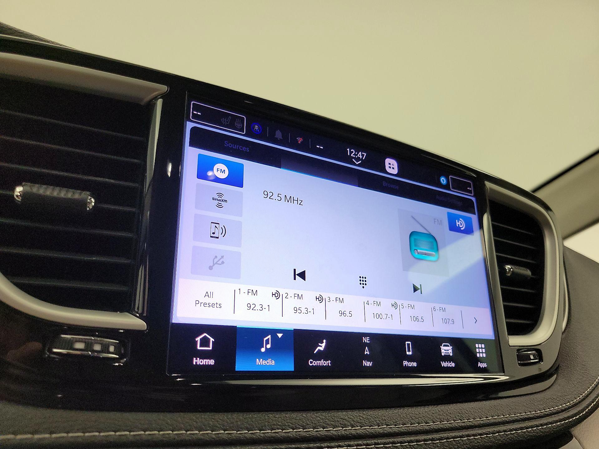 Thumbnail: 2021 Chrysler Pacifica - 16