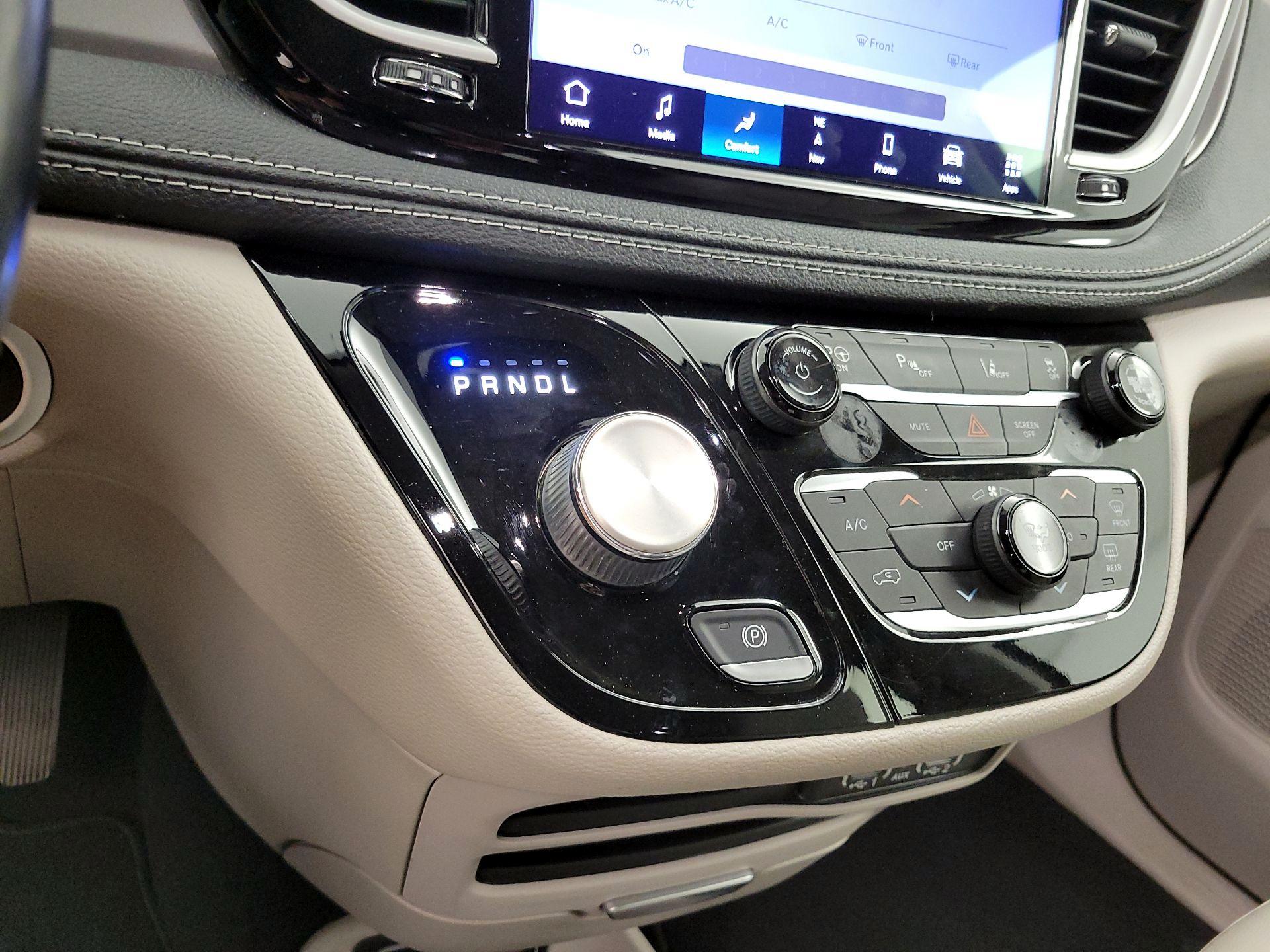 Thumbnail: 2021 Chrysler Pacifica - 18