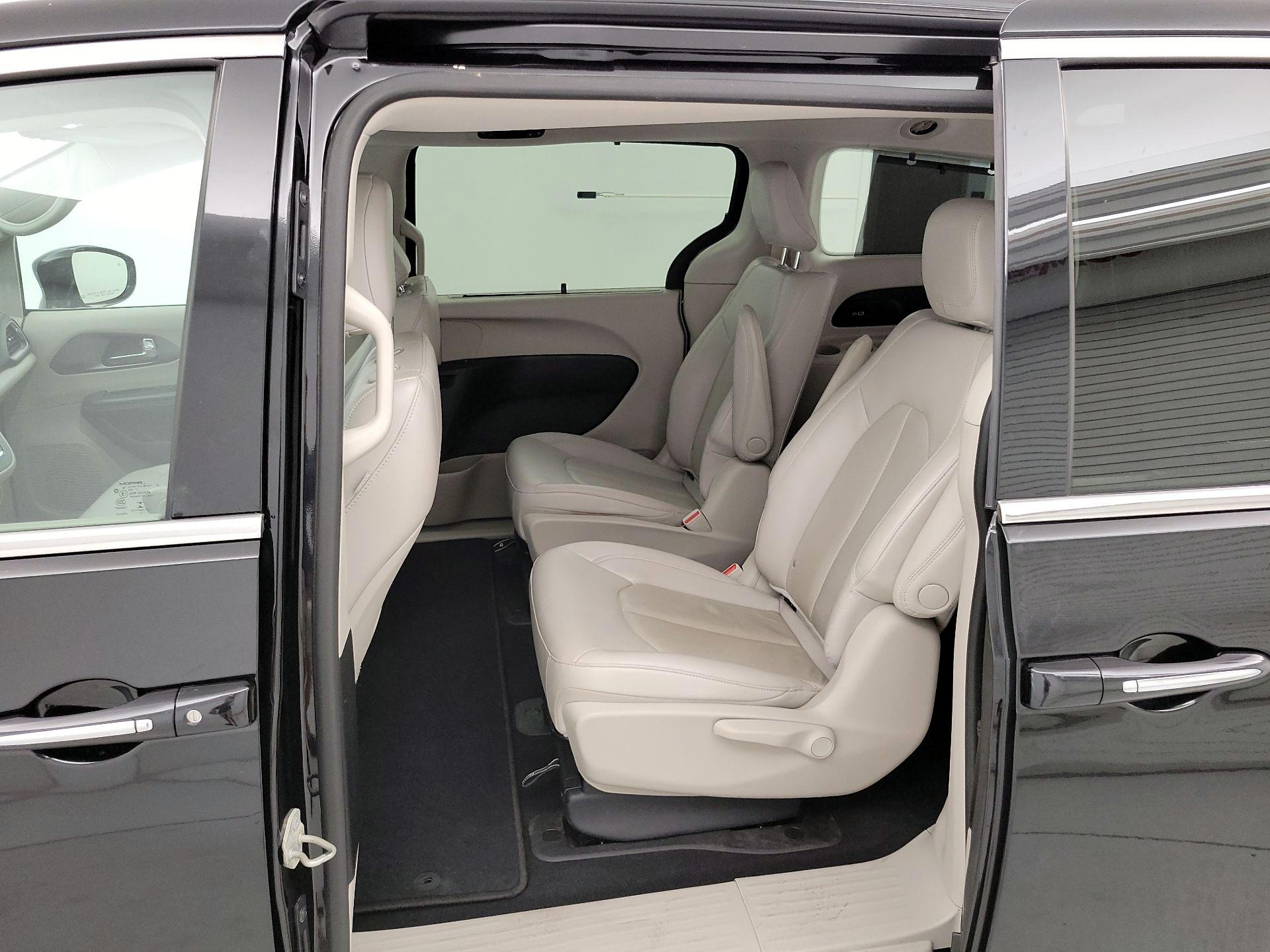 Thumbnail: 2021 Chrysler Pacifica - 20