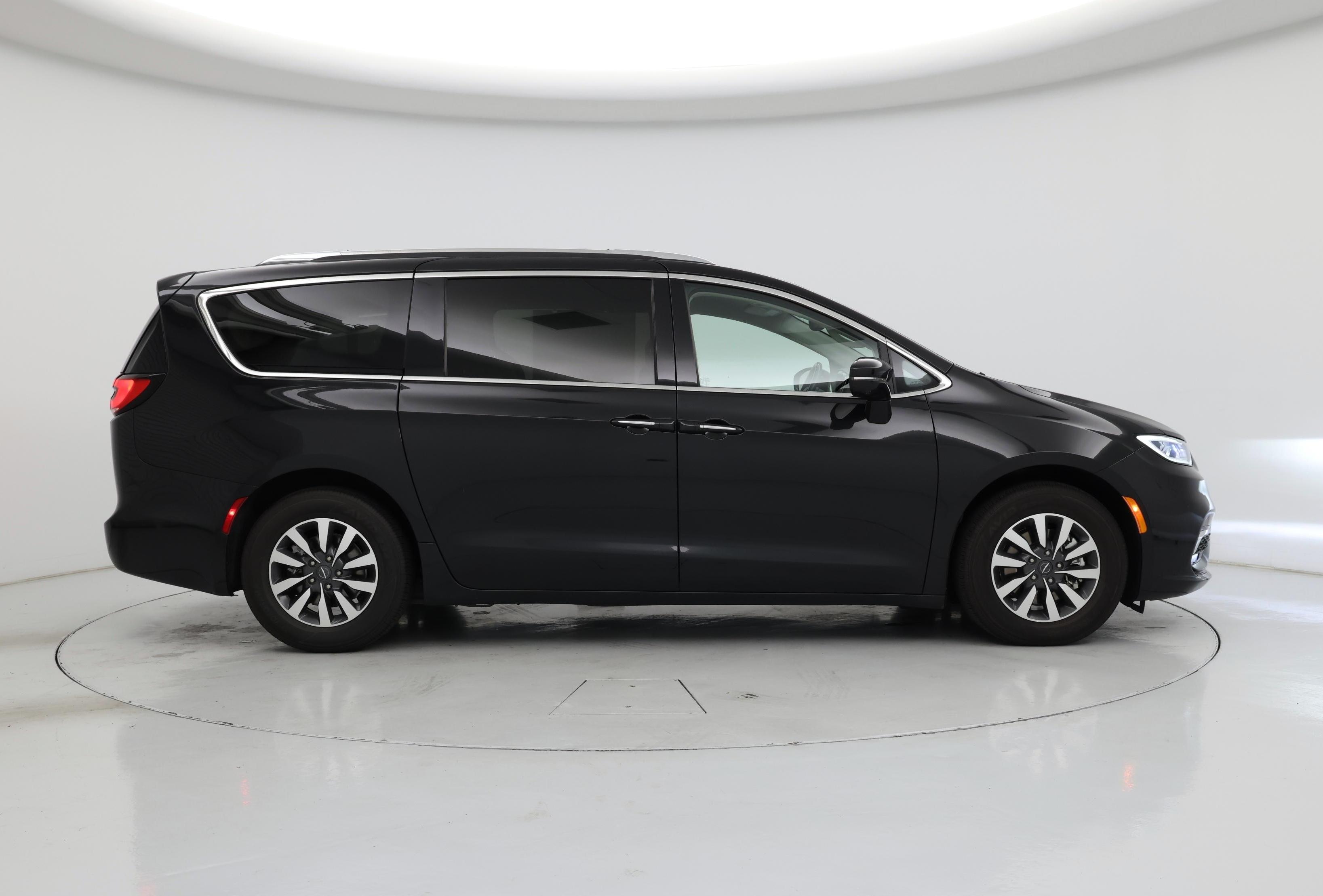 Thumbnail: 2021 Chrysler Pacifica - 7