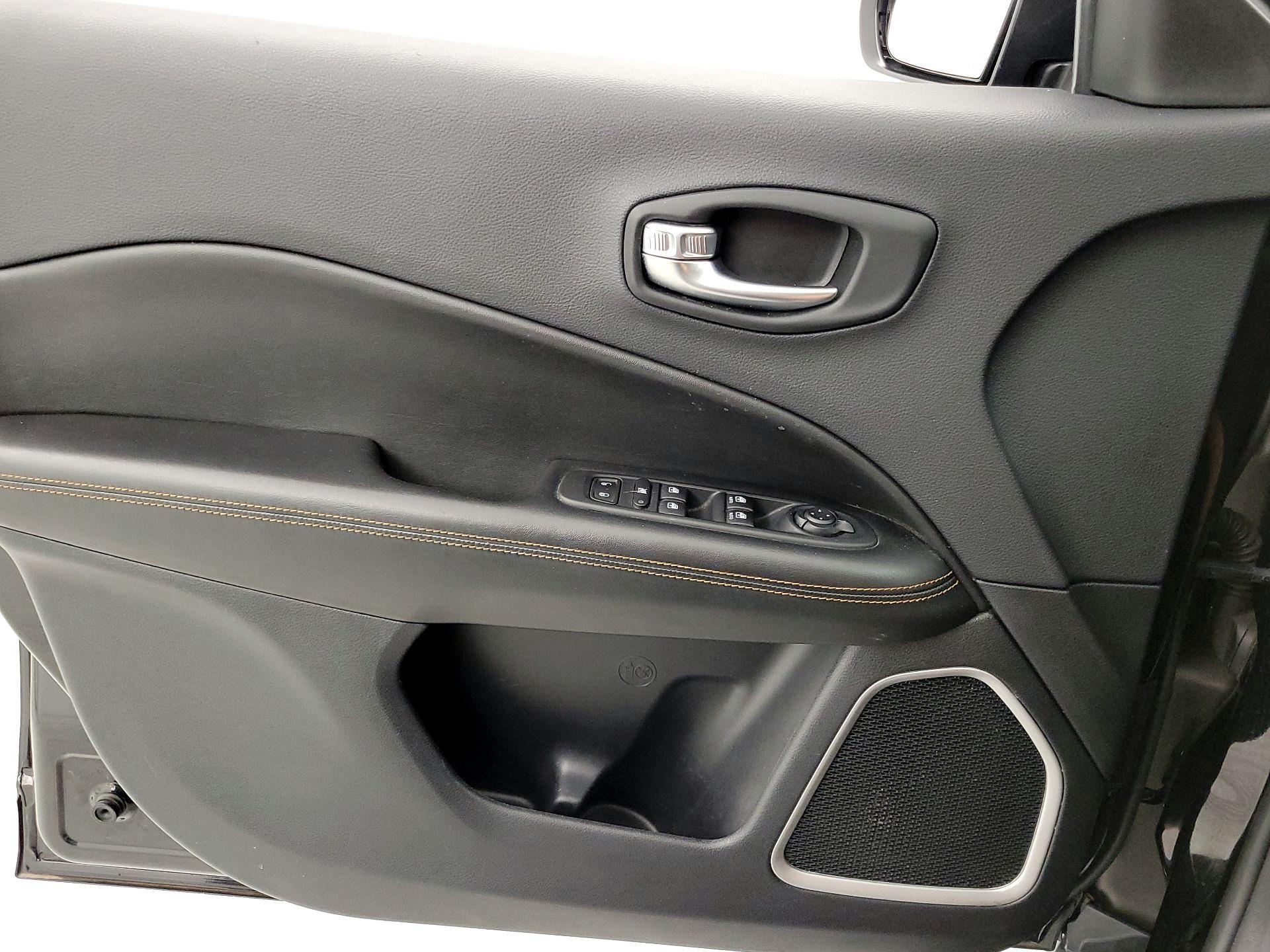 Thumbnail: 2020 Jeep Compass - 12