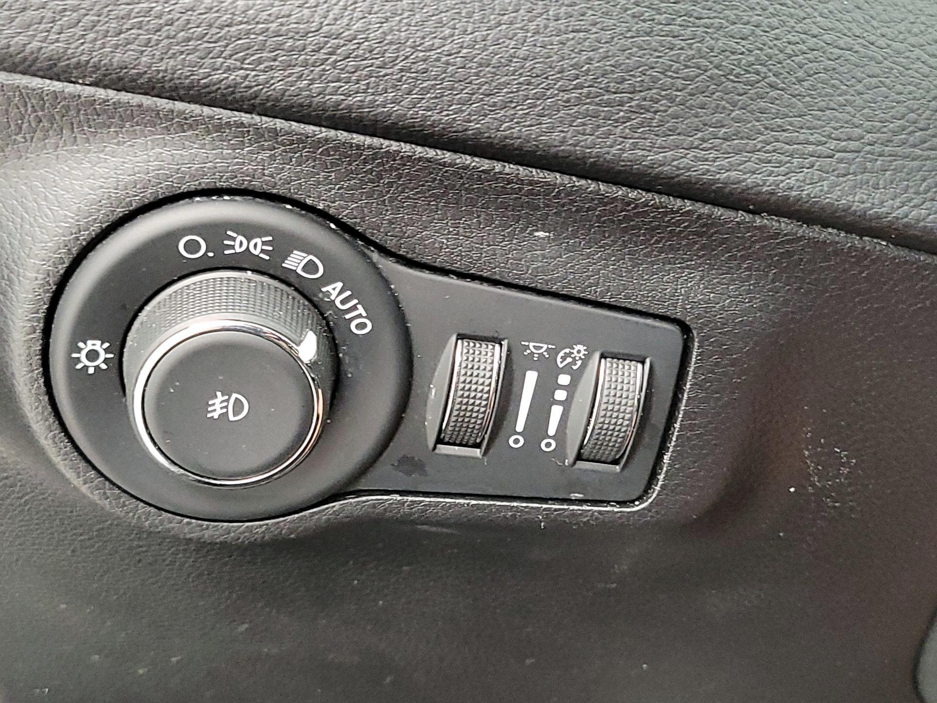 Thumbnail: 2020 Jeep Compass - 13