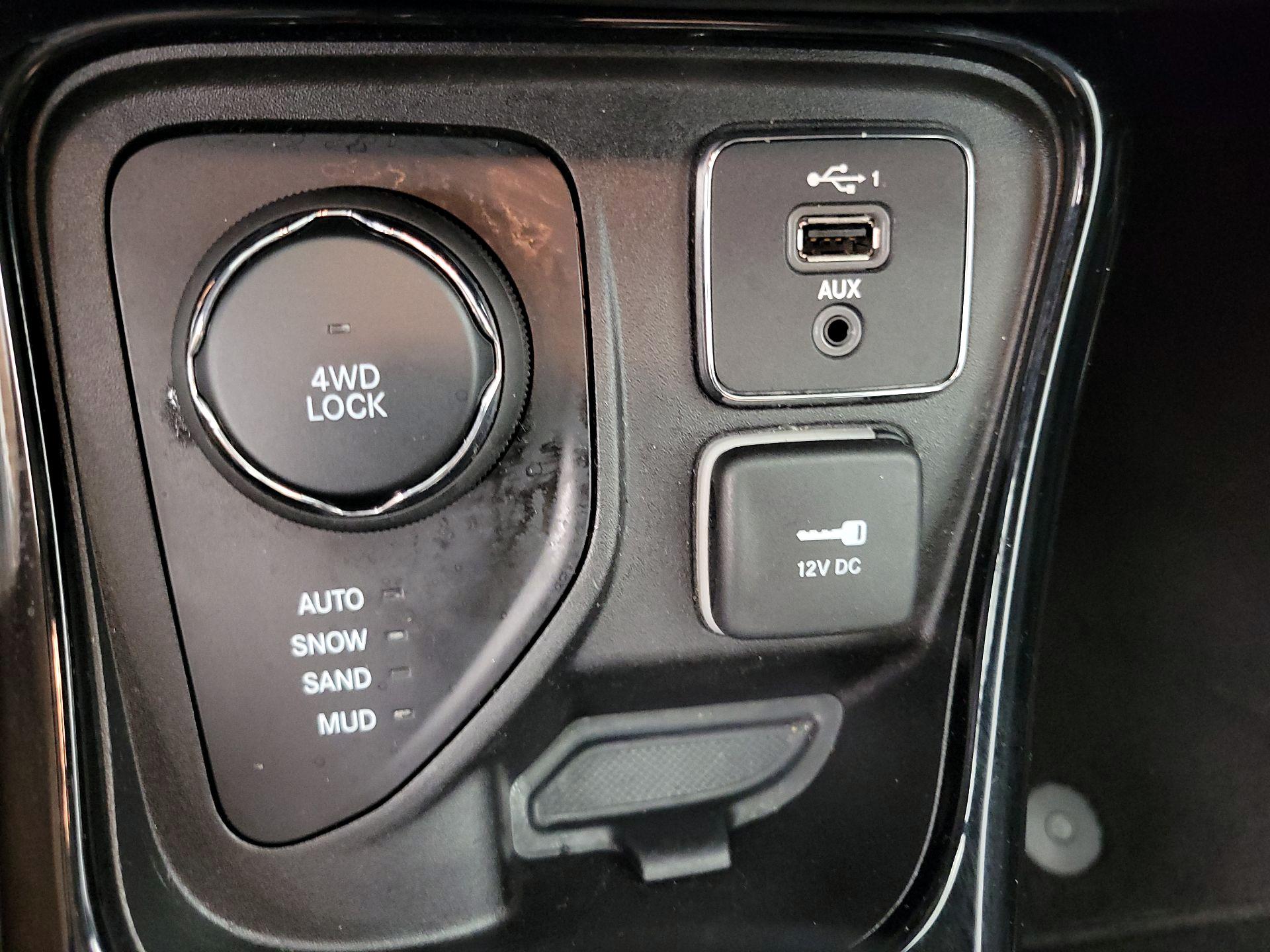 Thumbnail: 2020 Jeep Compass - 18
