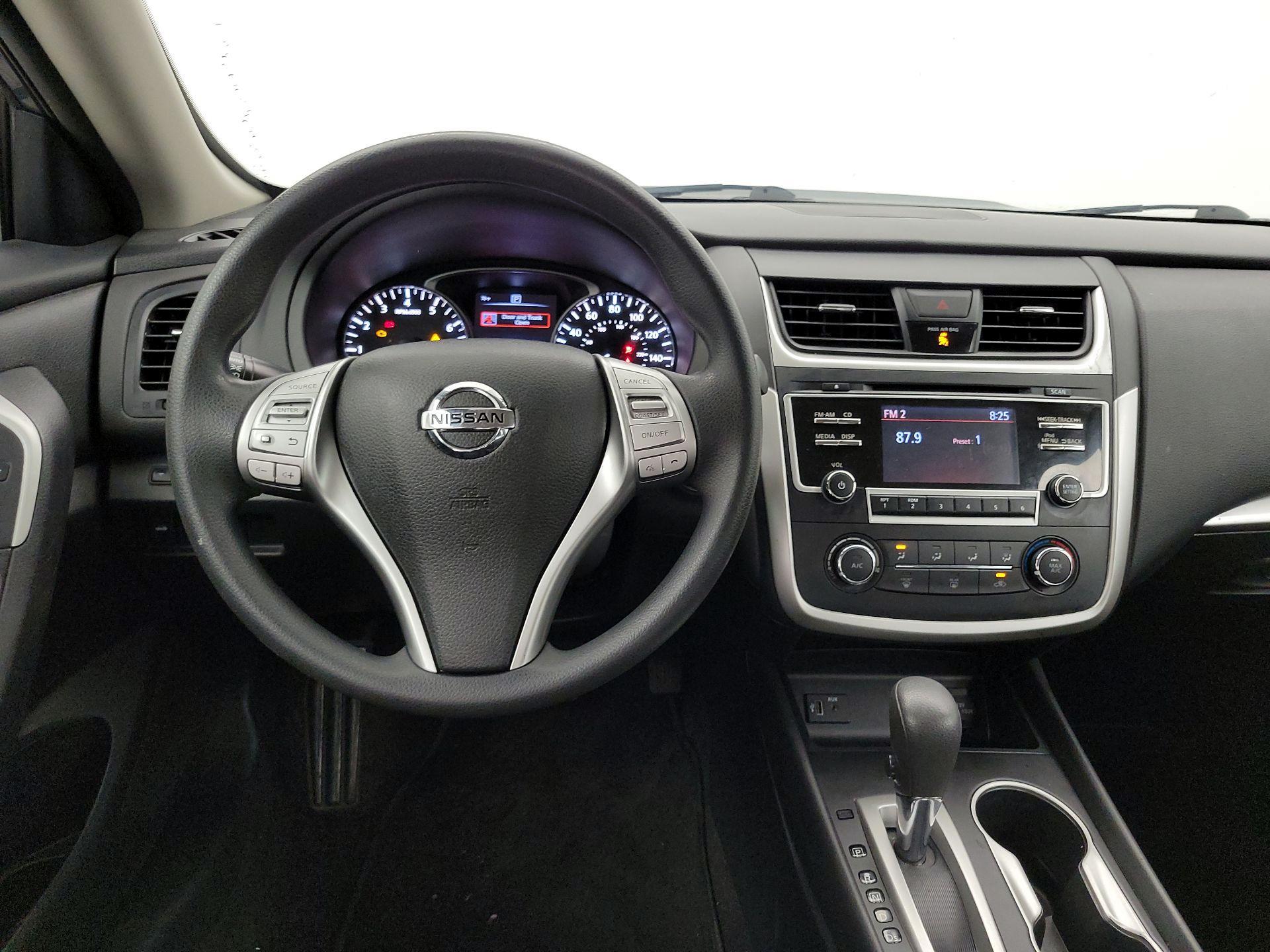 Thumbnail: 2018 Nissan Altima - 10