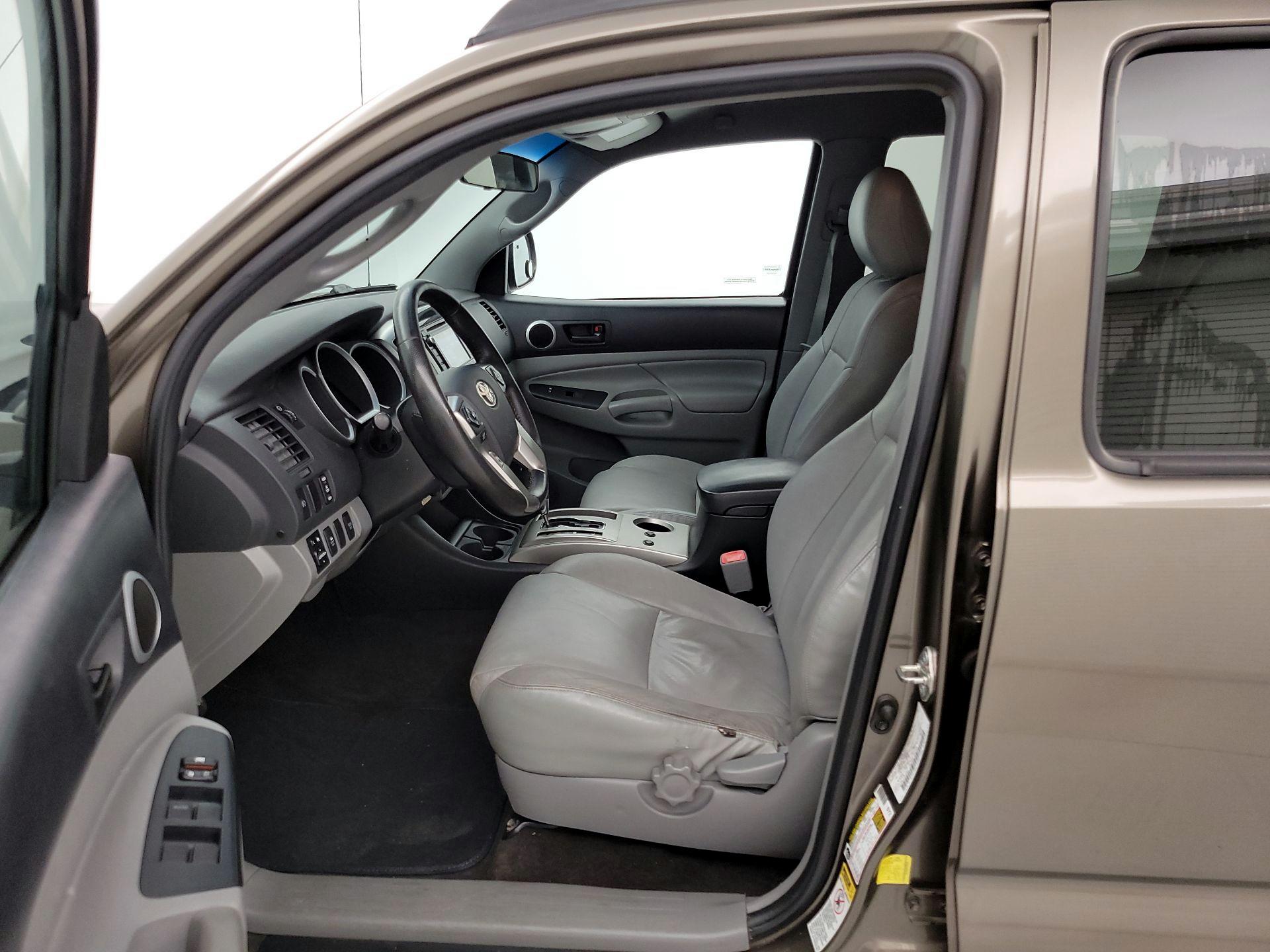 Thumbnail: 2015 Toyota Tacoma - 11