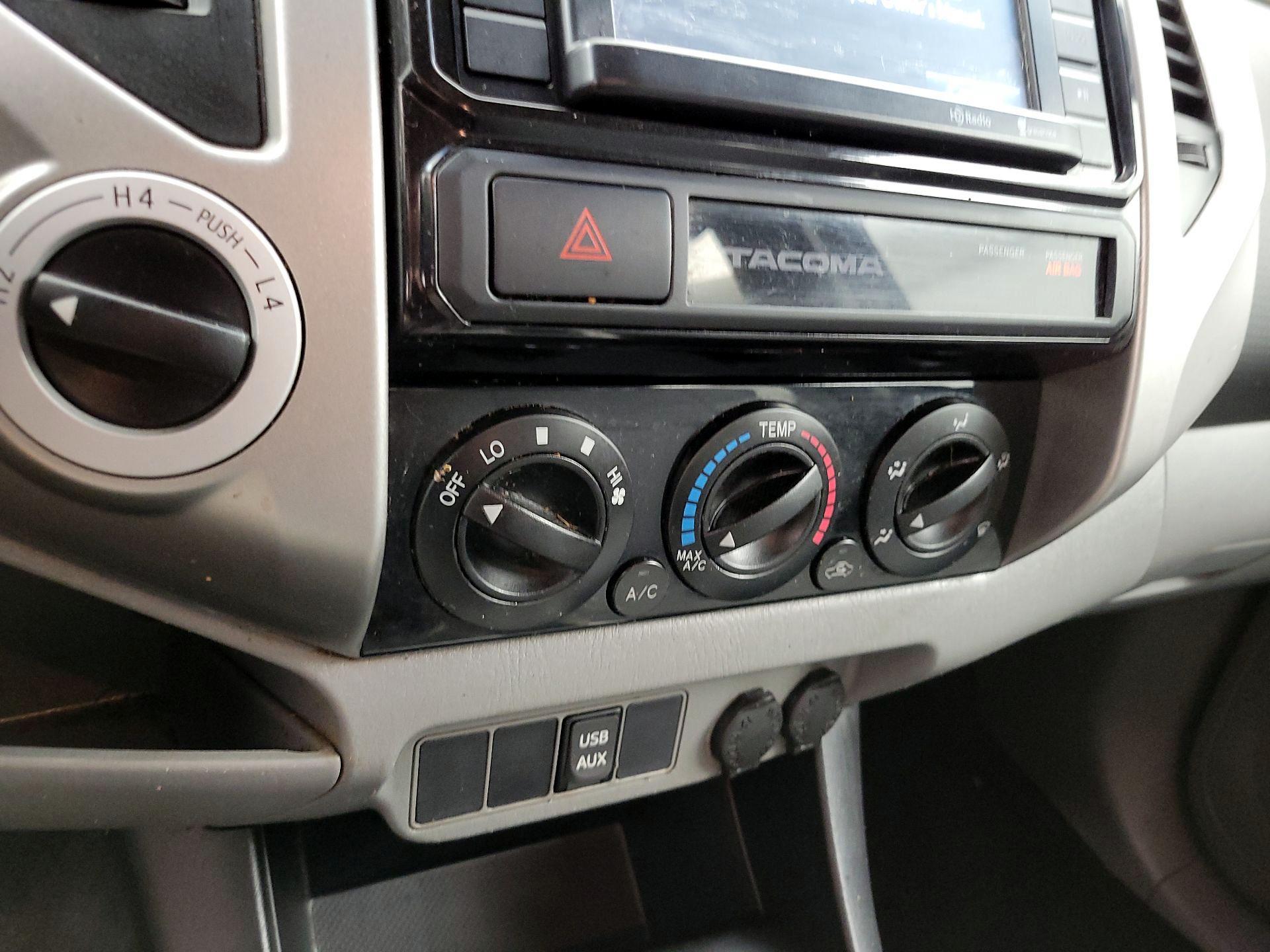 Thumbnail: 2015 Toyota Tacoma - 16