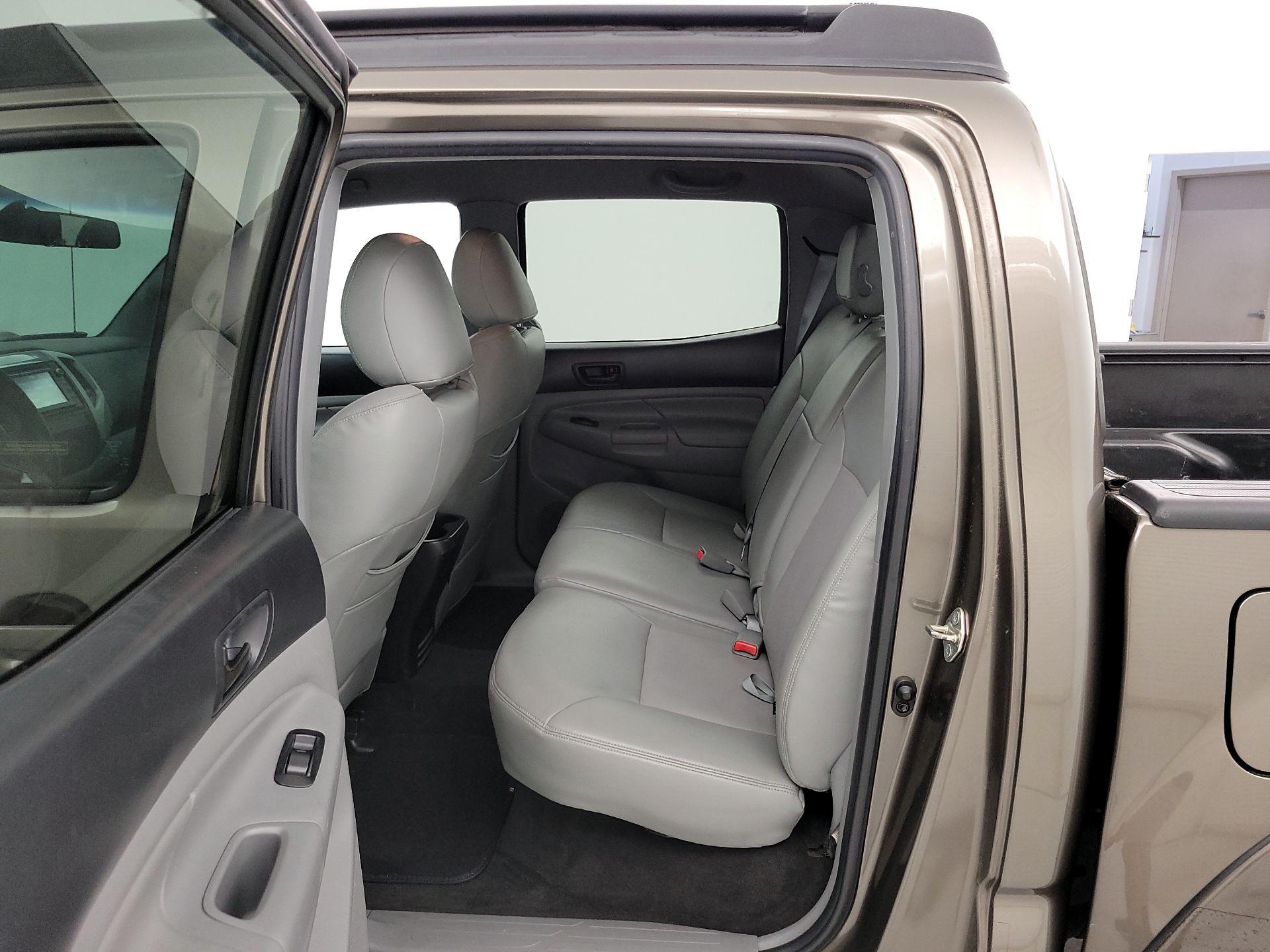 Thumbnail: 2015 Toyota Tacoma - 19
