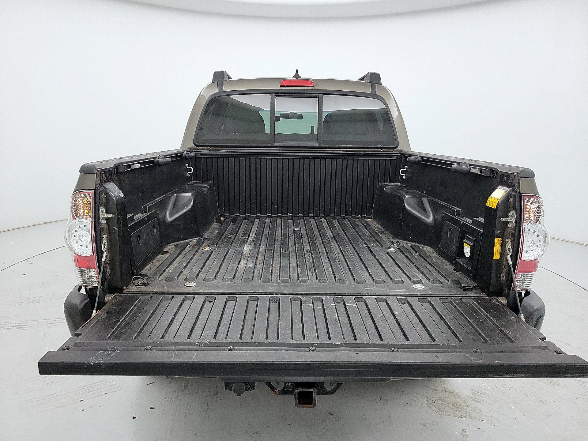 Thumbnail: 2015 Toyota Tacoma - 20