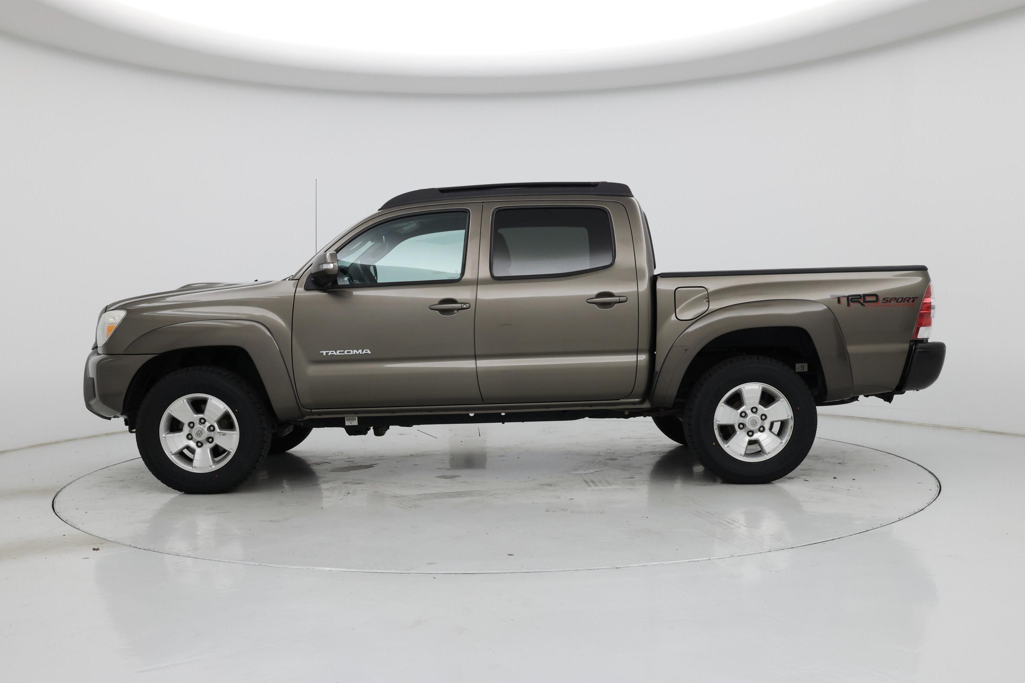 Thumbnail: 2015 Toyota Tacoma - 3