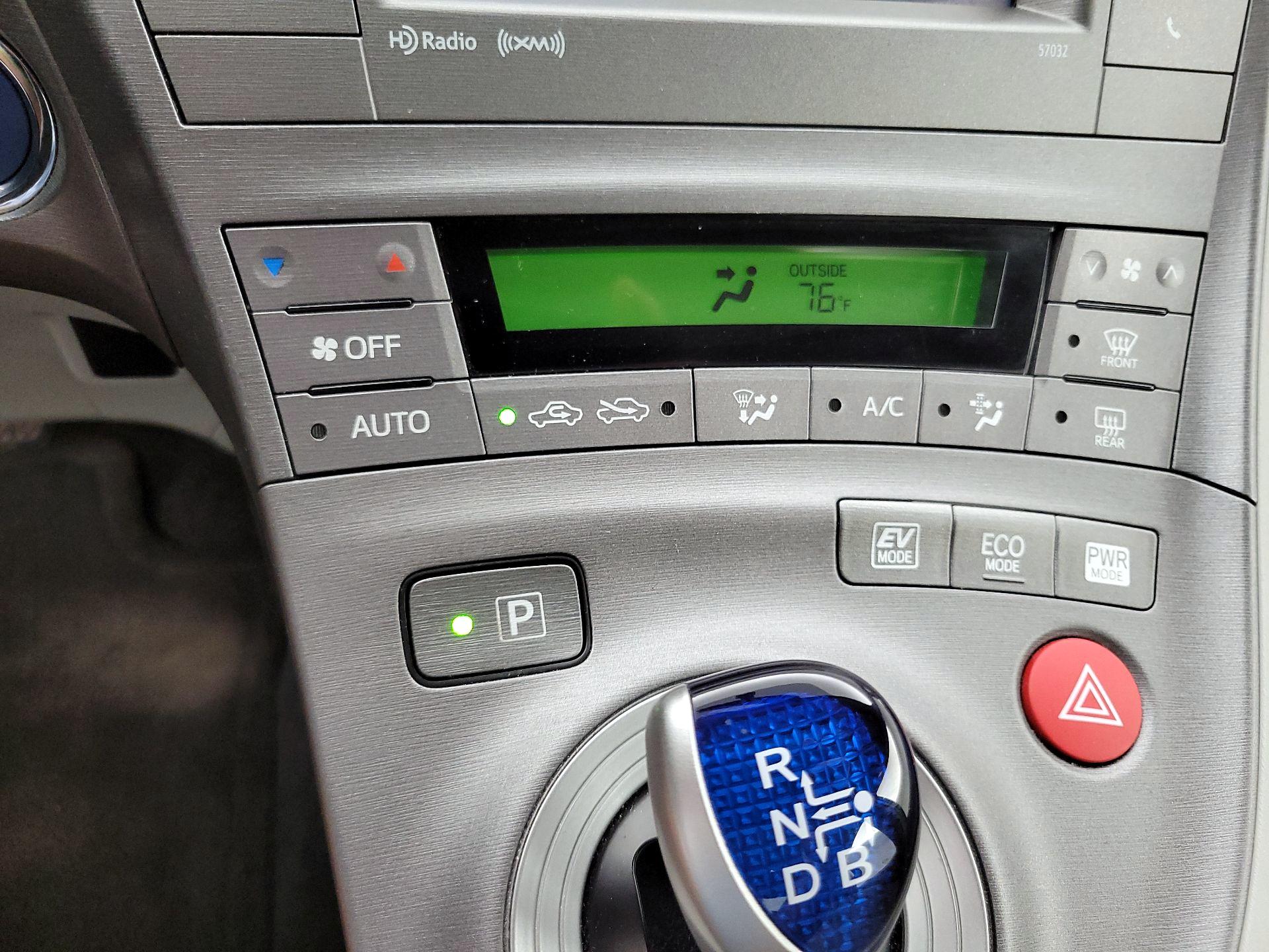 Thumbnail: 2014 Toyota Prius - 17