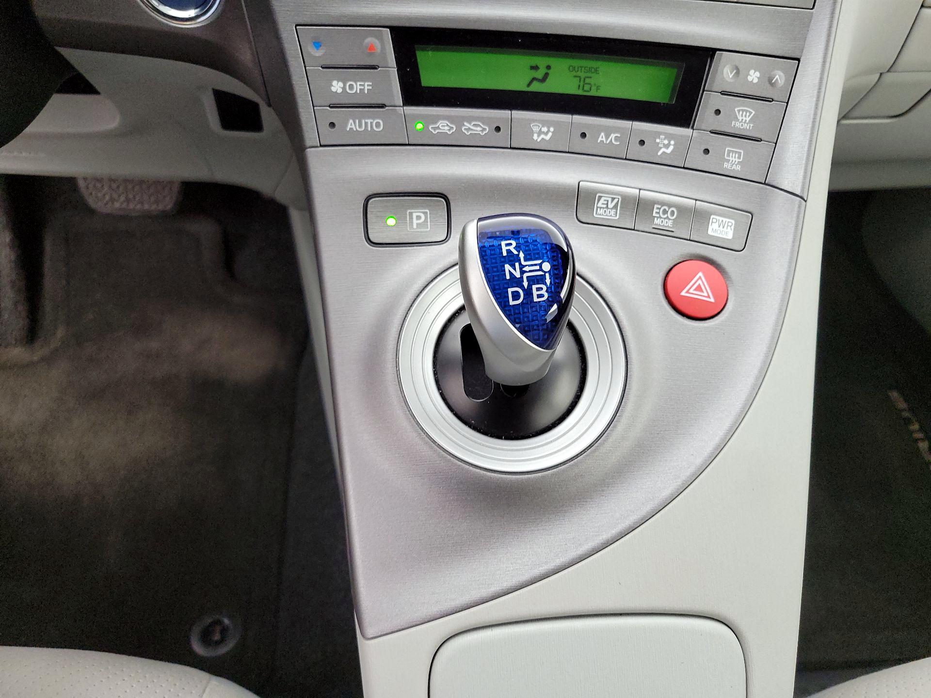 Thumbnail: 2014 Toyota Prius - 18