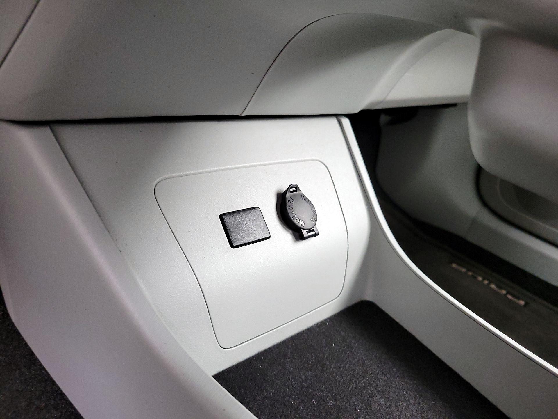 Thumbnail: 2014 Toyota Prius - 19