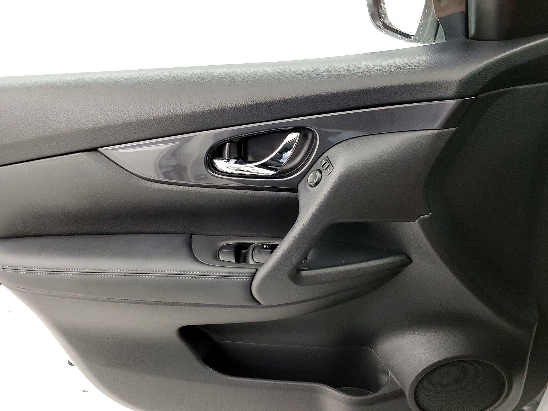 Thumbnail: 2019 Nissan Rogue - 12