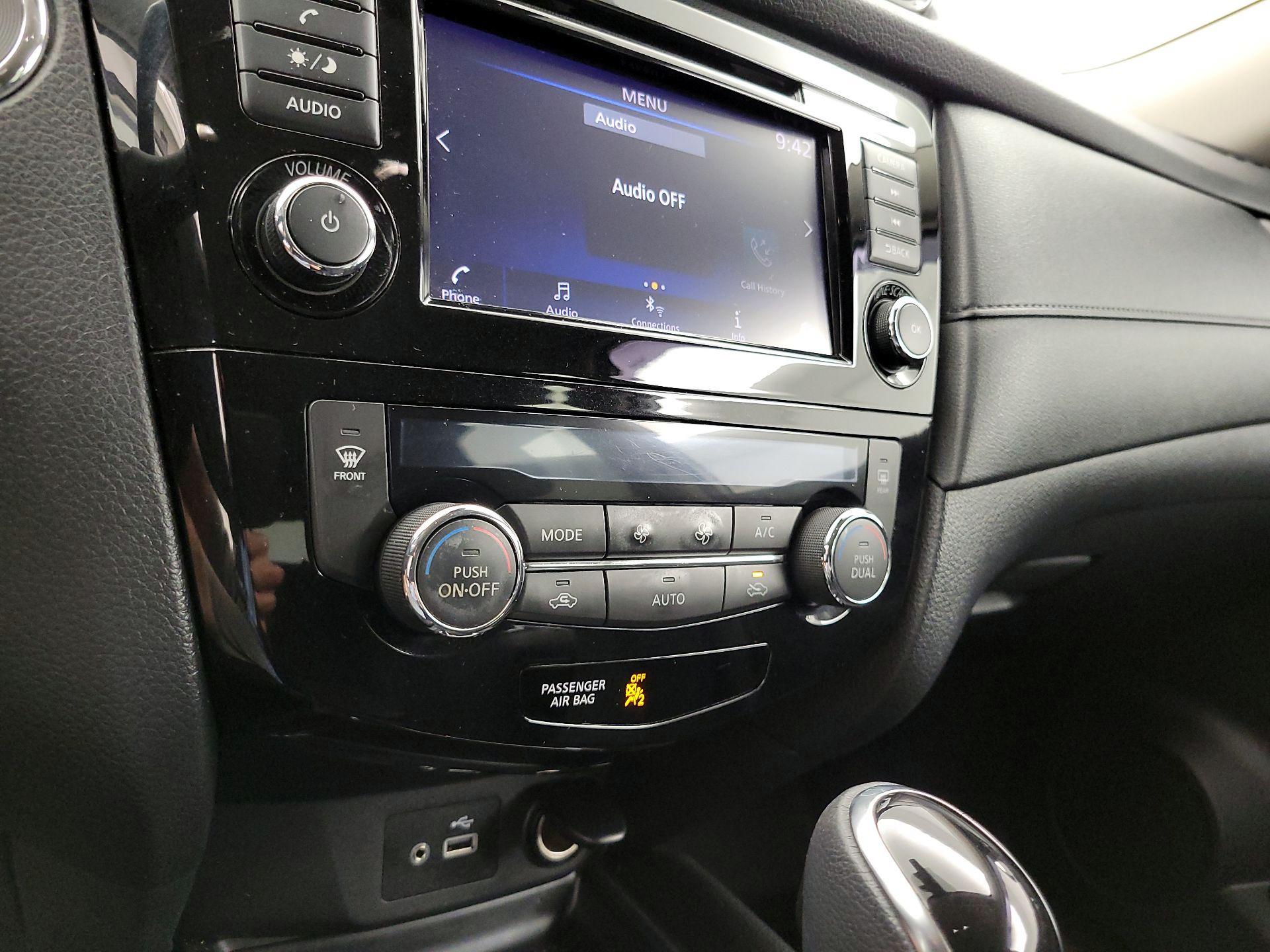 Thumbnail: 2019 Nissan Rogue - 16
