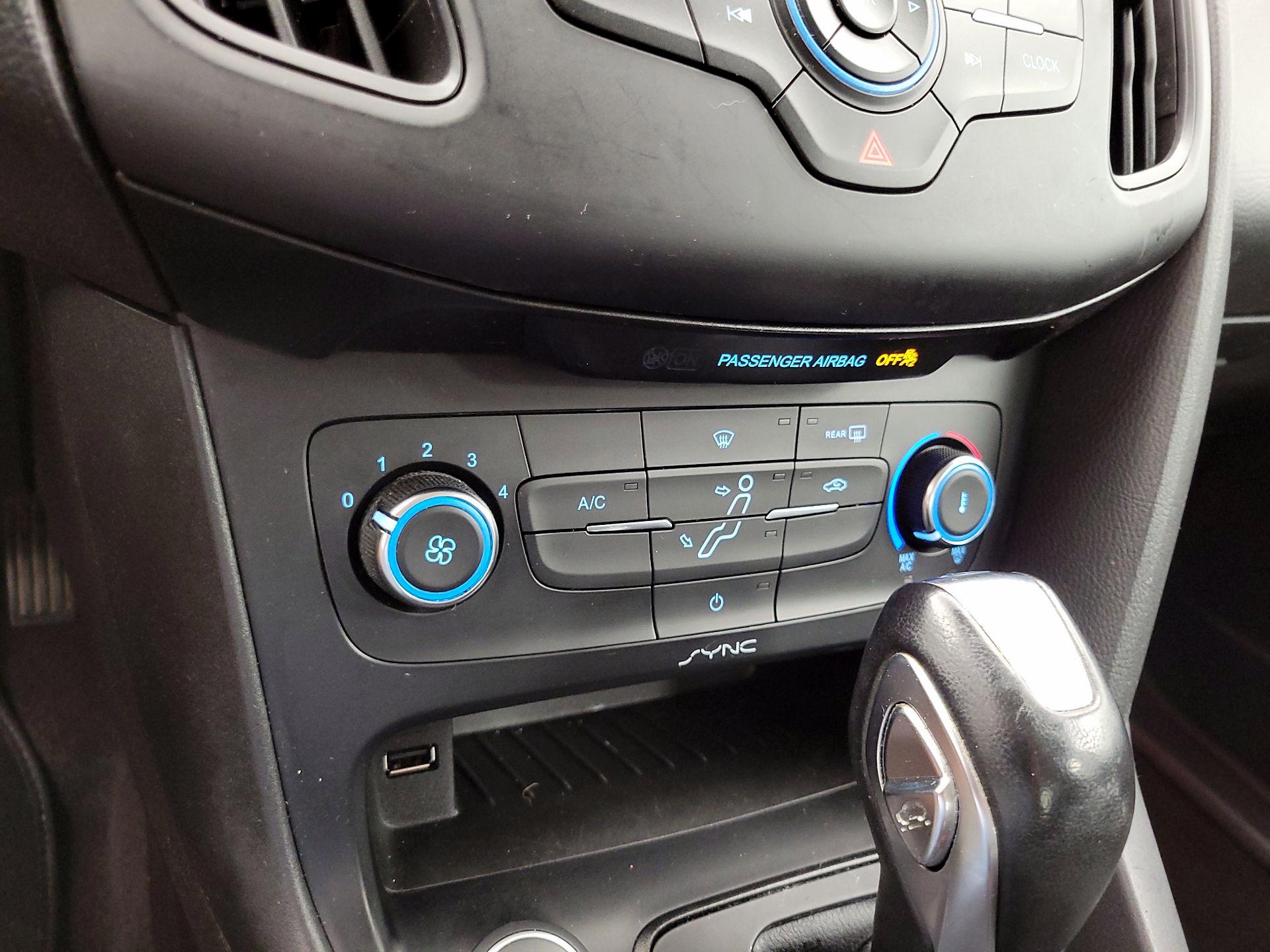 Thumbnail: 2016 Ford Focus - 16