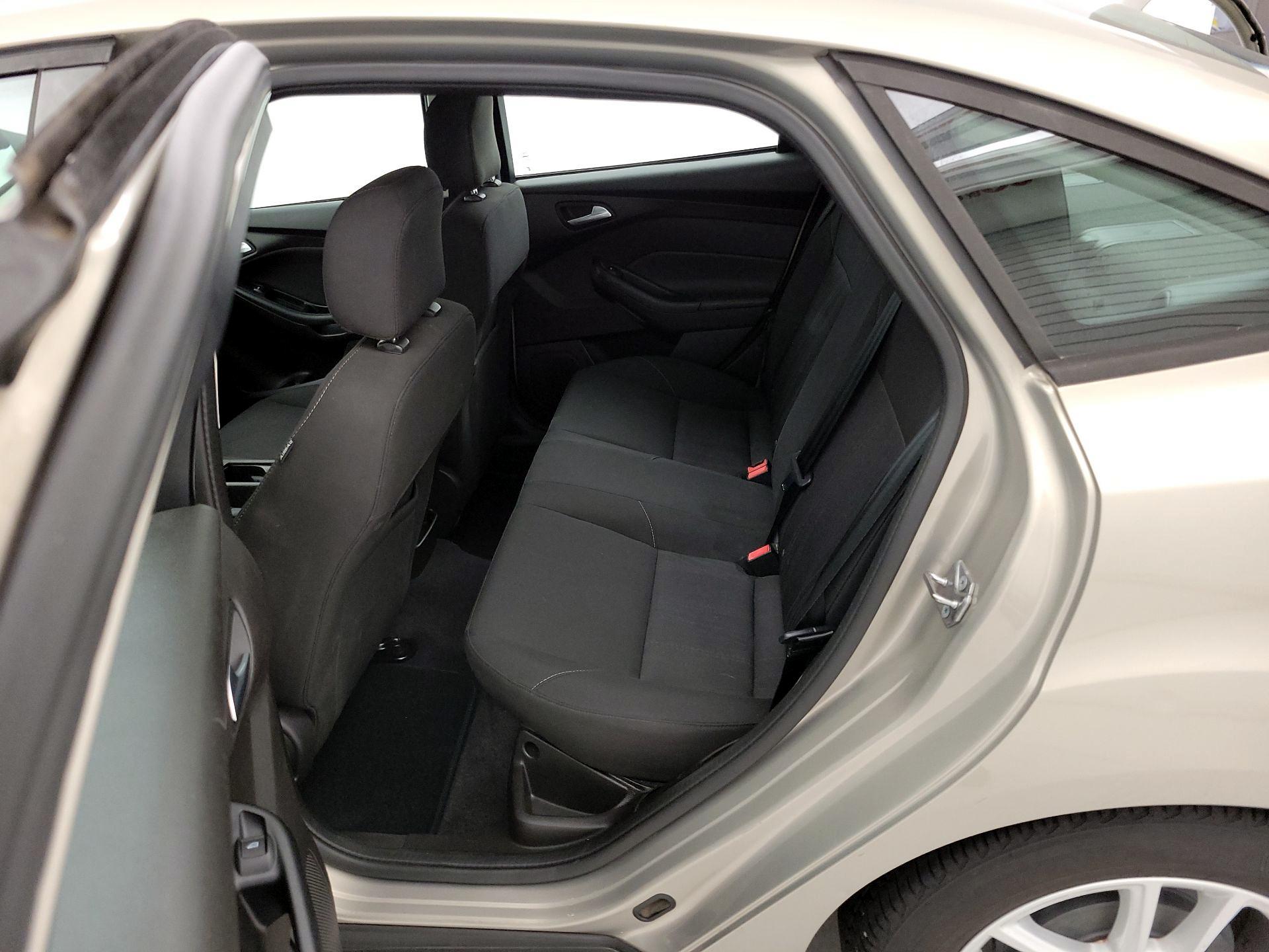 Thumbnail: 2016 Ford Focus - 19