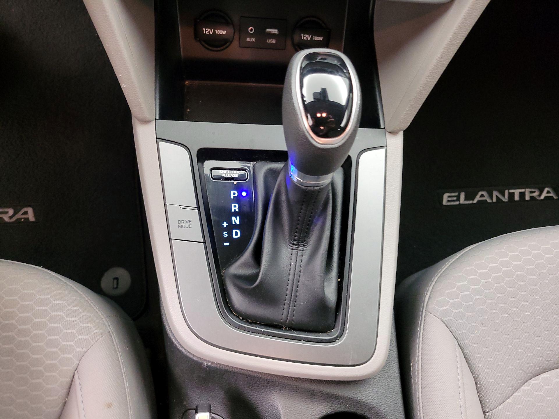 Thumbnail: 2019 Hyundai Elantra - 17