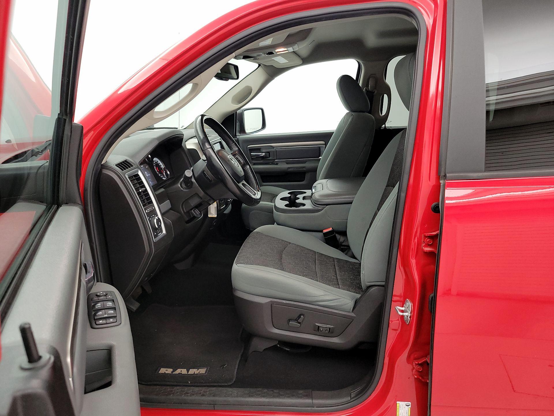 Thumbnail: 2019 RAM 1500 Classic - 11