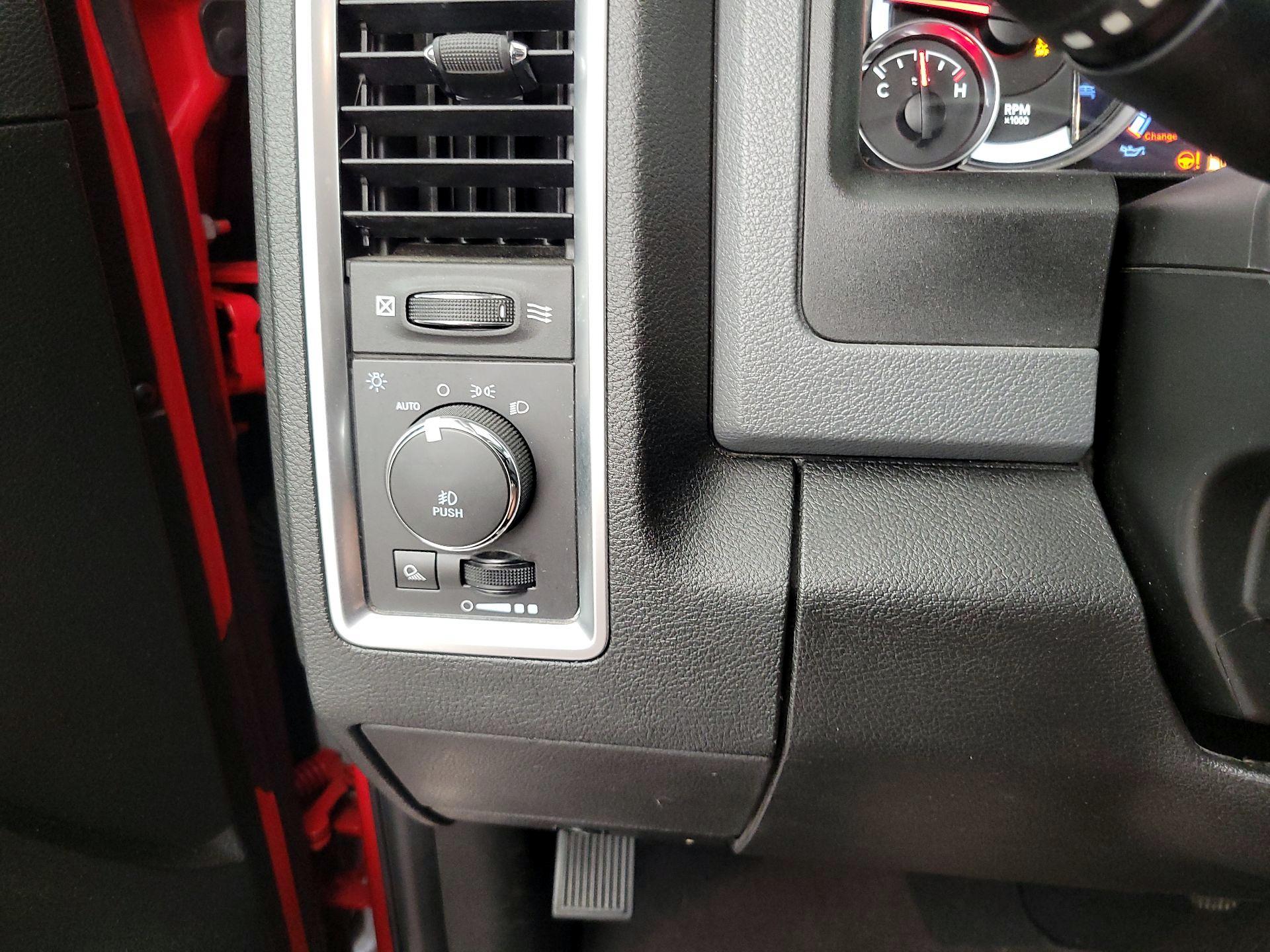 Thumbnail: 2019 RAM 1500 Classic - 13
