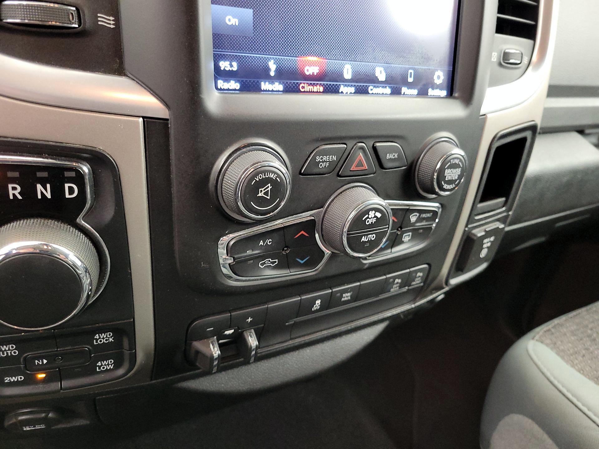 Thumbnail: 2019 RAM 1500 Classic - 16