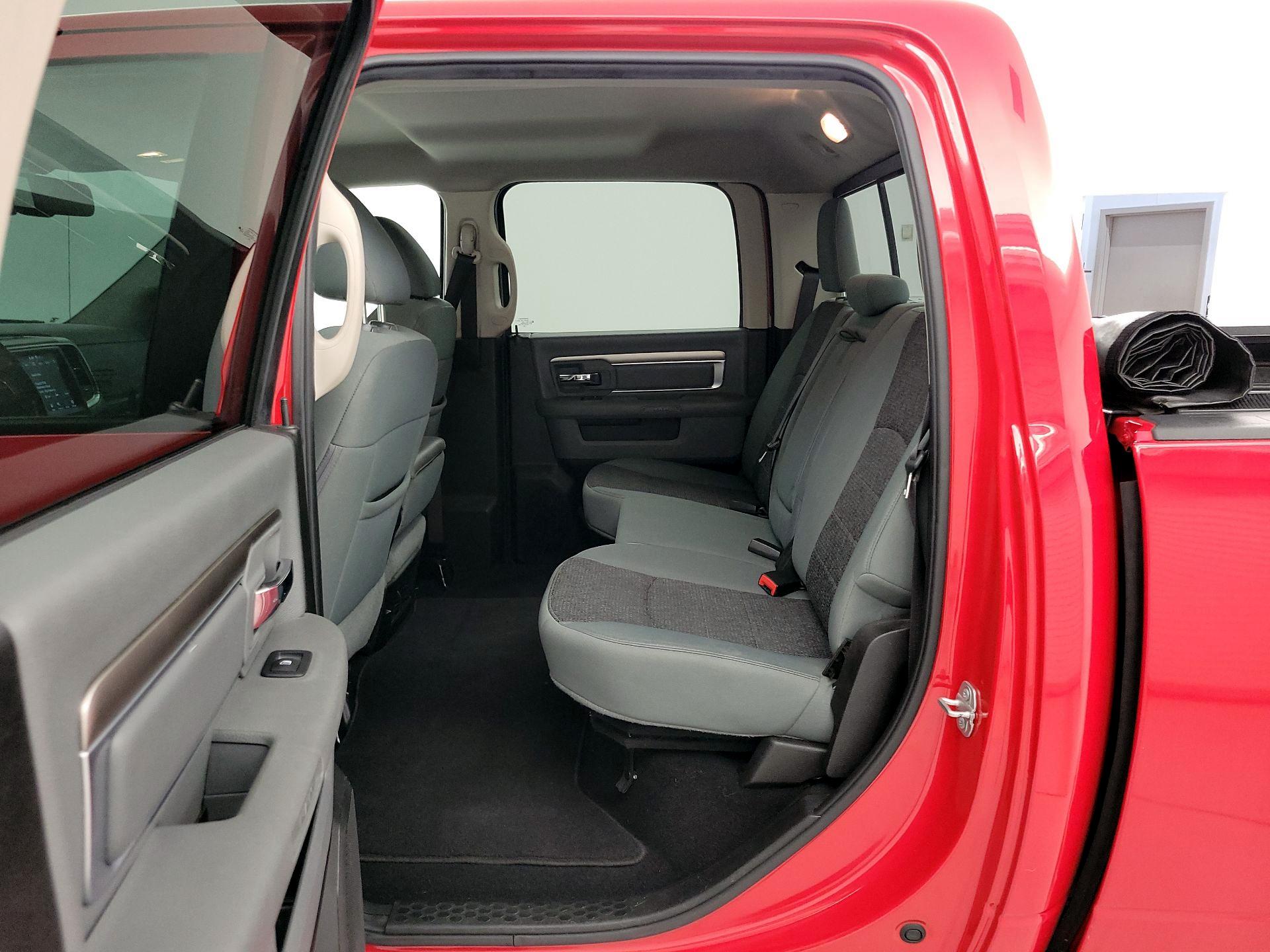 Thumbnail: 2019 RAM 1500 Classic - 19