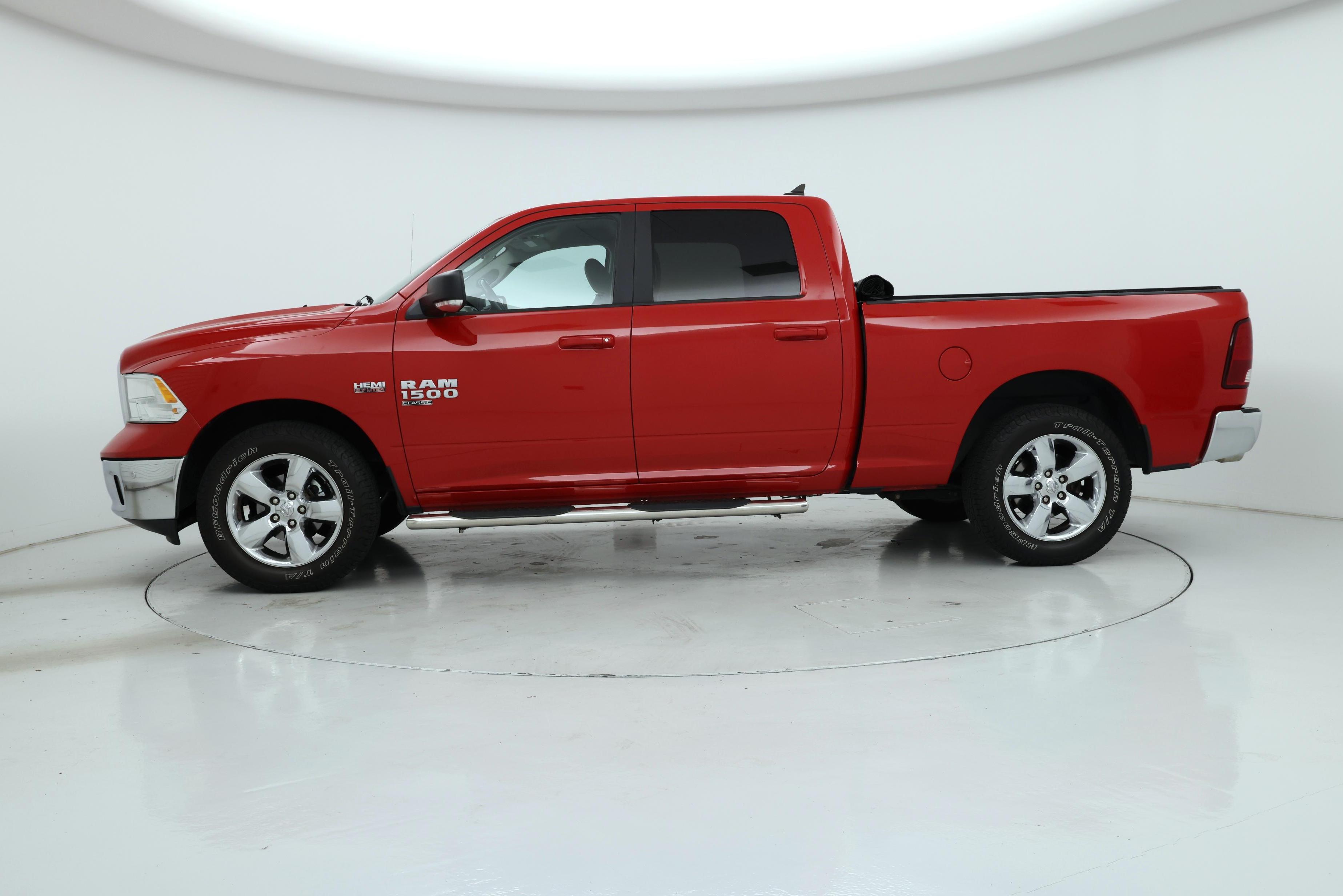 Thumbnail: 2019 RAM 1500 Classic - 3