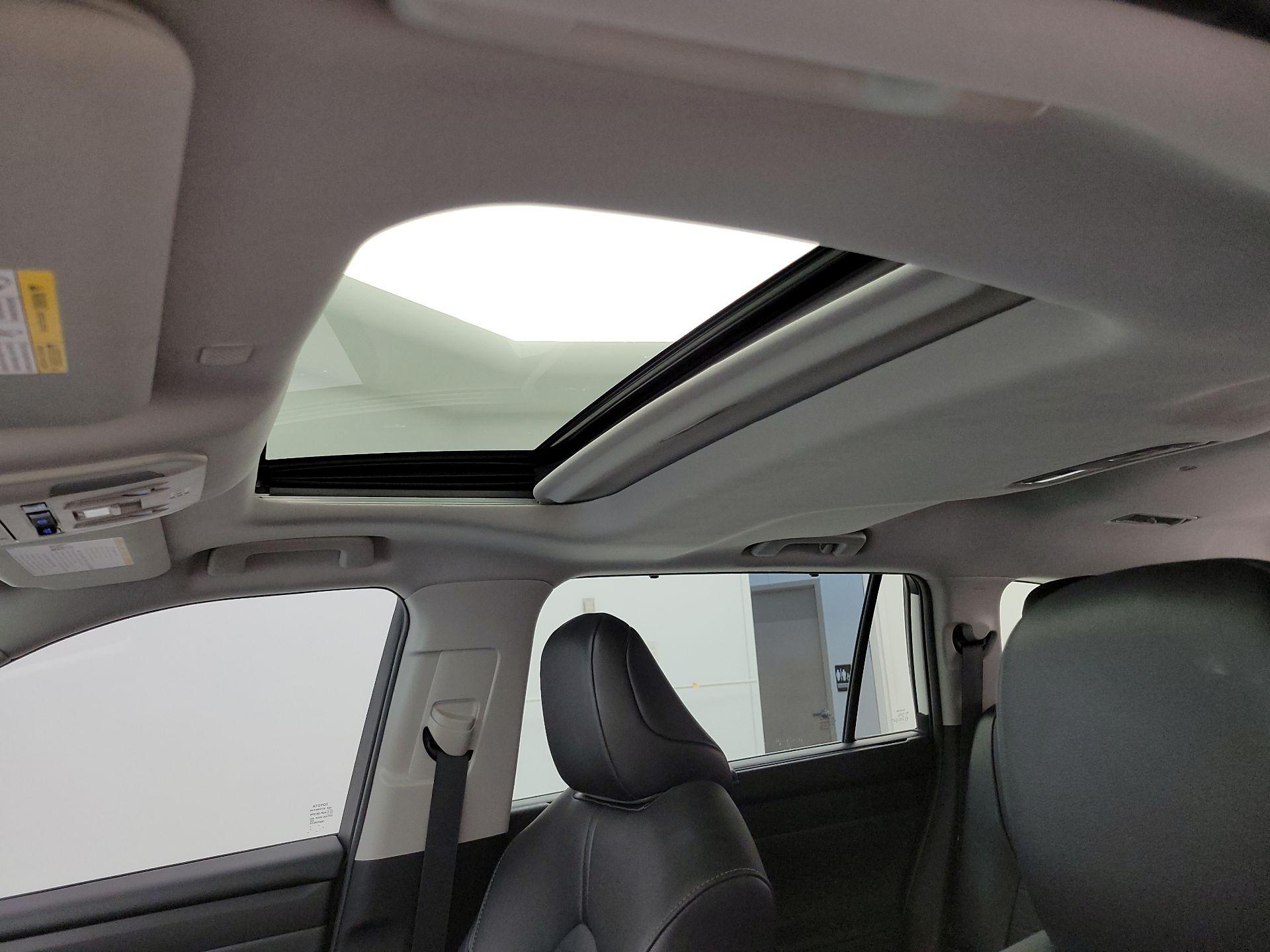 Thumbnail: 2021 Toyota Highlander - 19