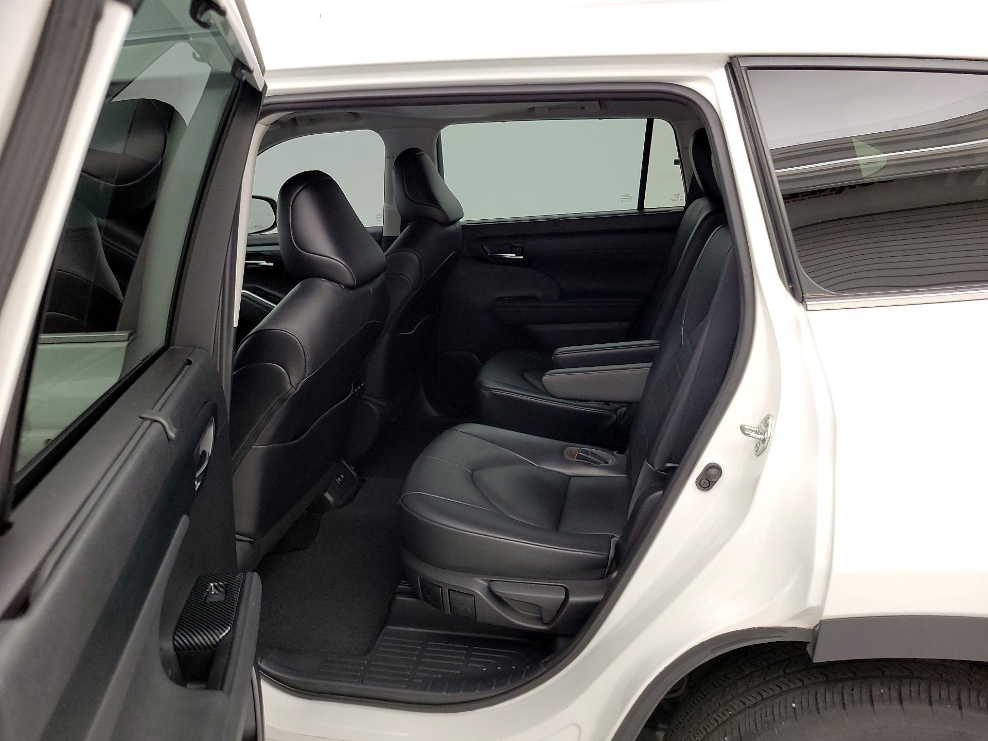 Thumbnail: 2021 Toyota Highlander - 20
