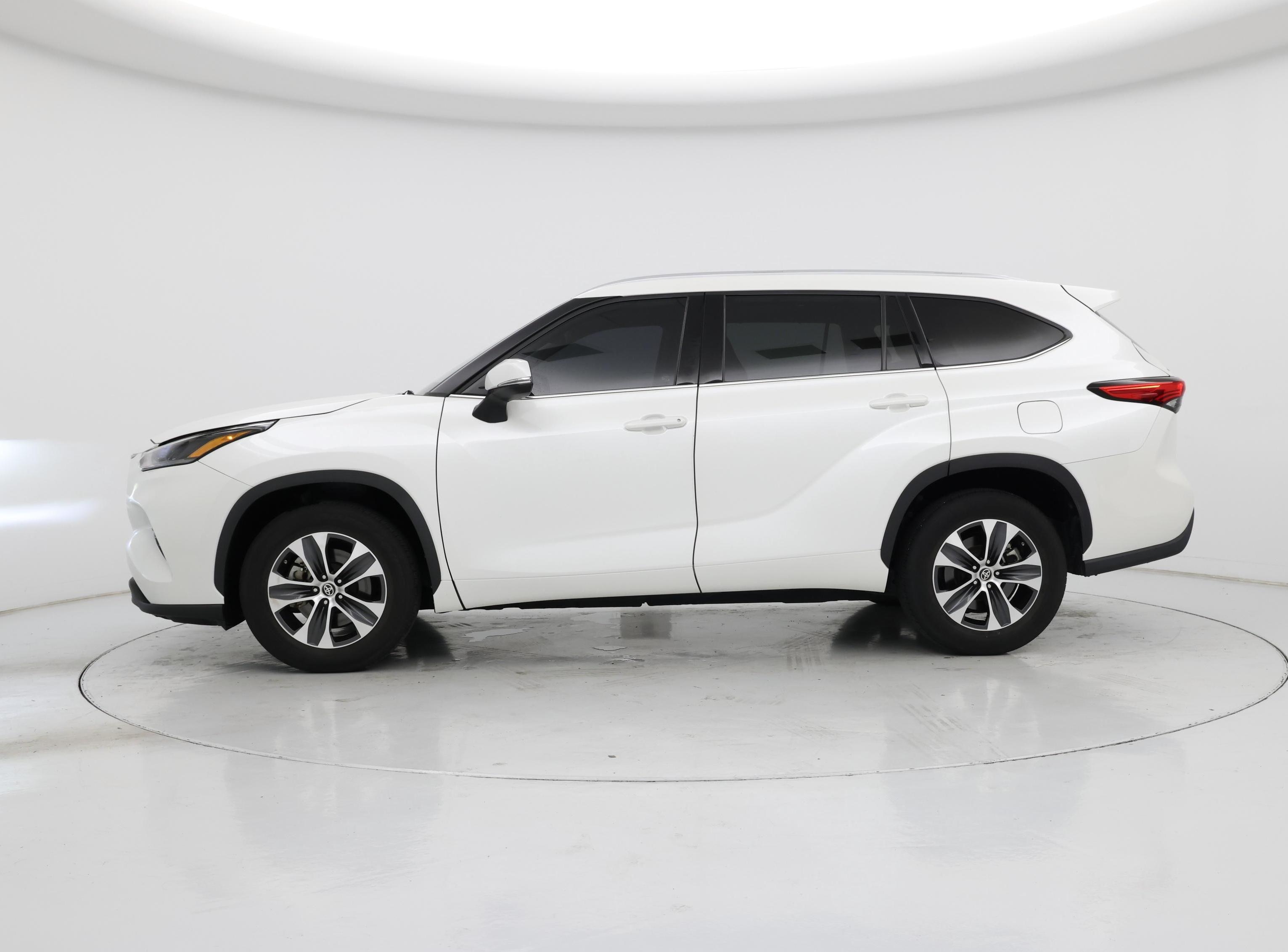 Thumbnail: 2021 Toyota Highlander - 3