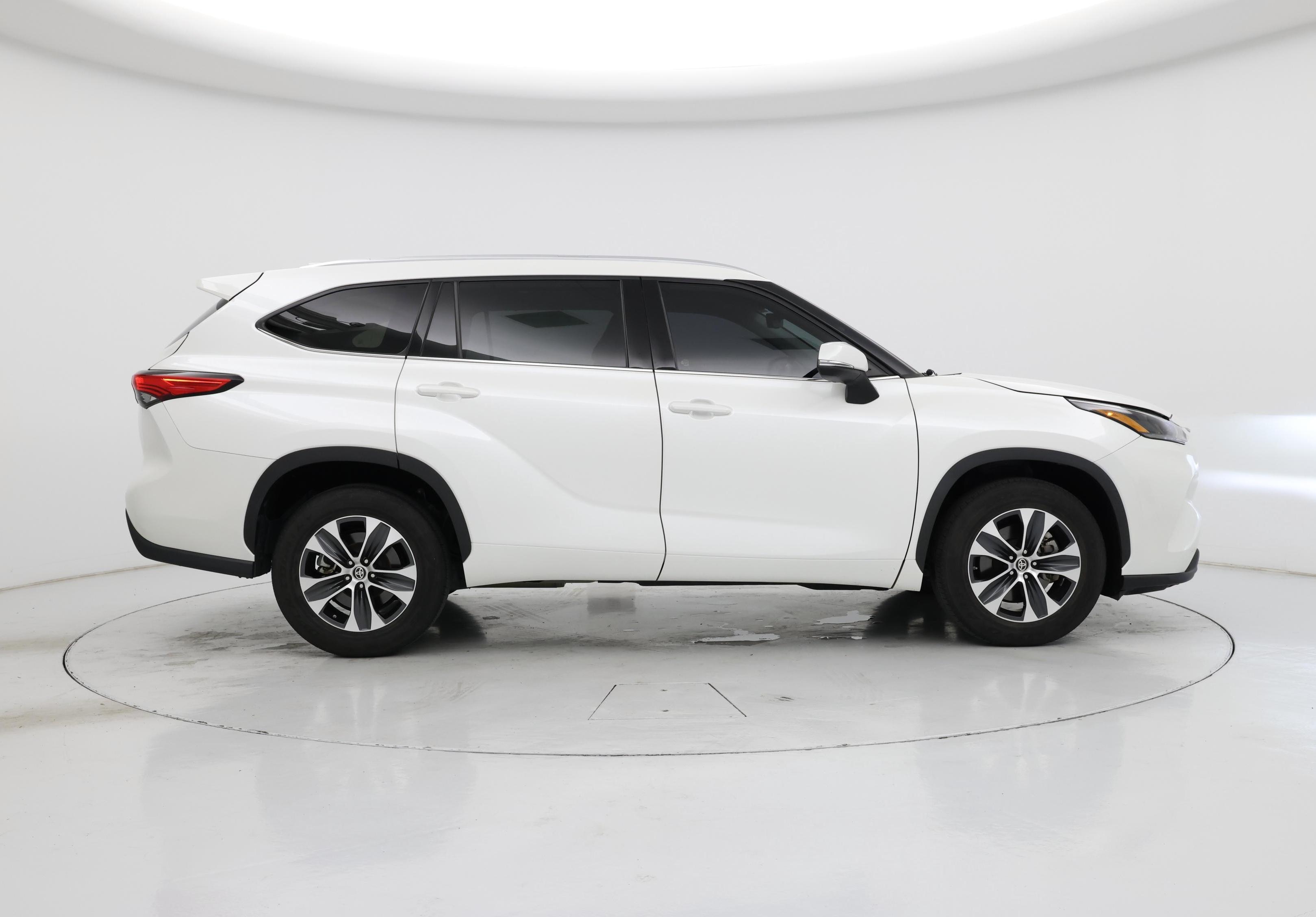 Thumbnail: 2021 Toyota Highlander - 7