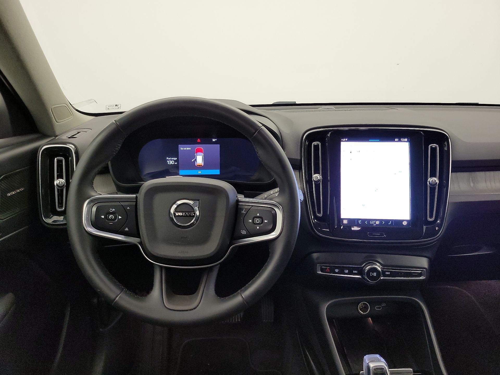 Thumbnail: 2023 Volvo XC40 - 10