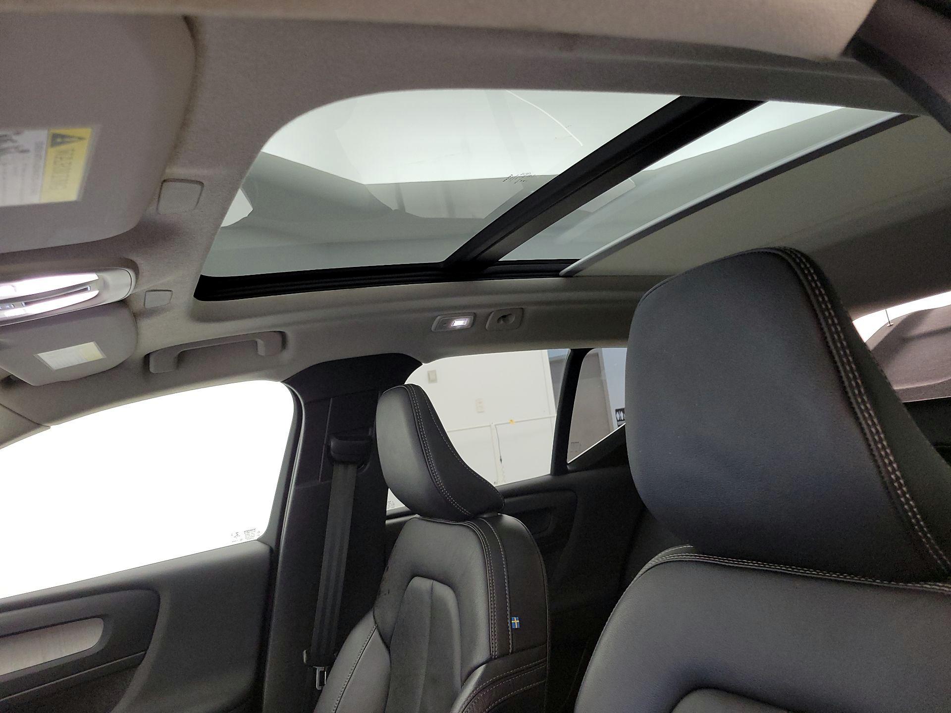 Thumbnail: 2023 Volvo XC40 - 20