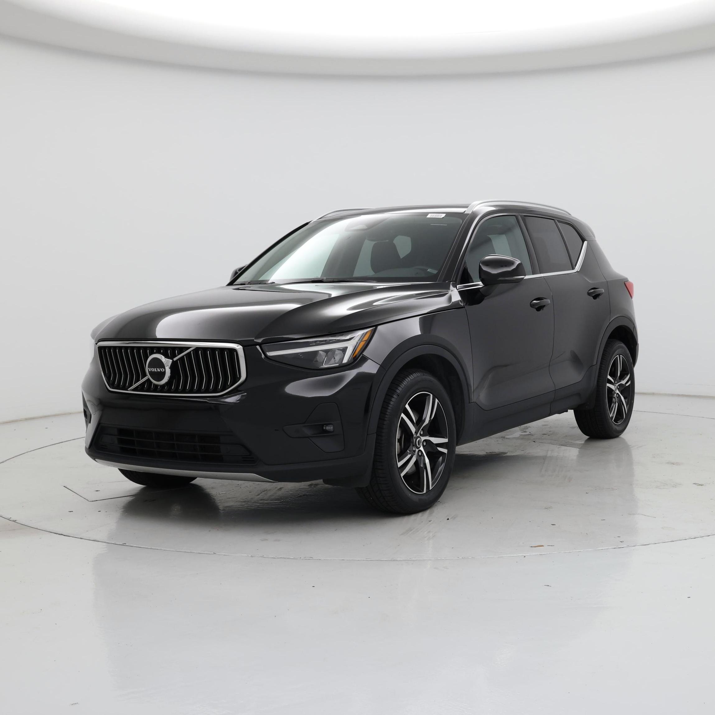 Thumbnail: 2023 Volvo XC40 - 4