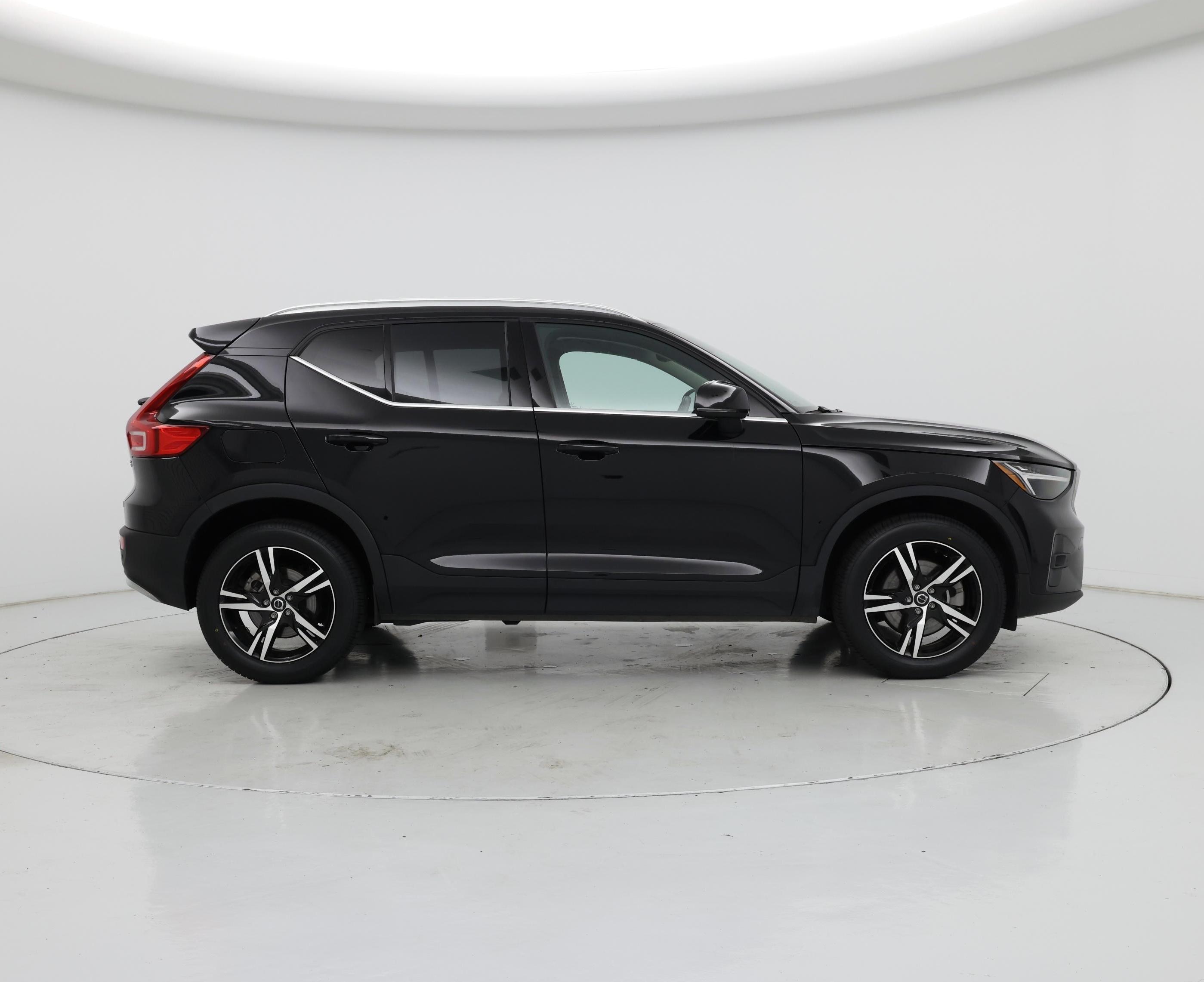 Thumbnail: 2023 Volvo XC40 - 7
