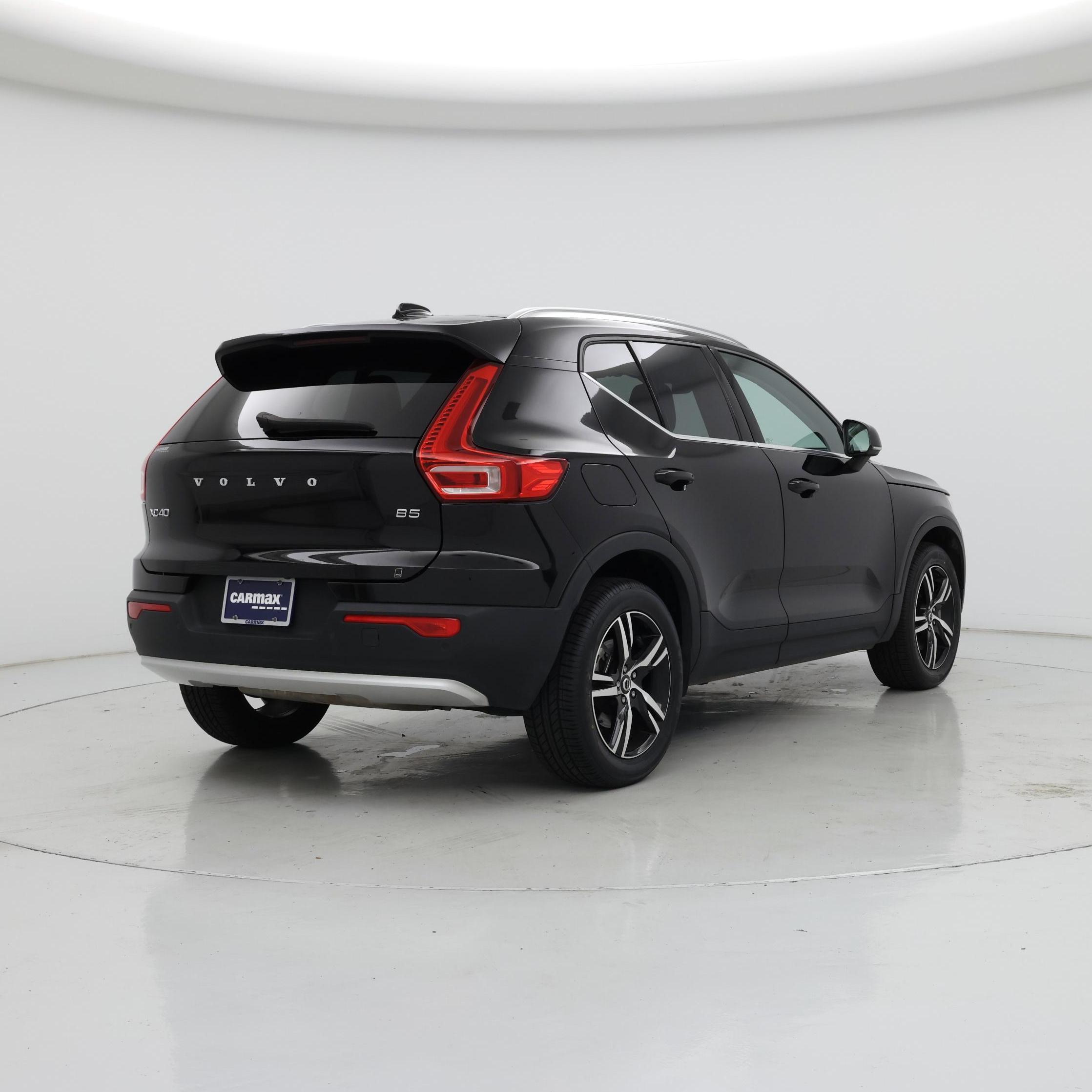 Thumbnail: 2023 Volvo XC40 - 8