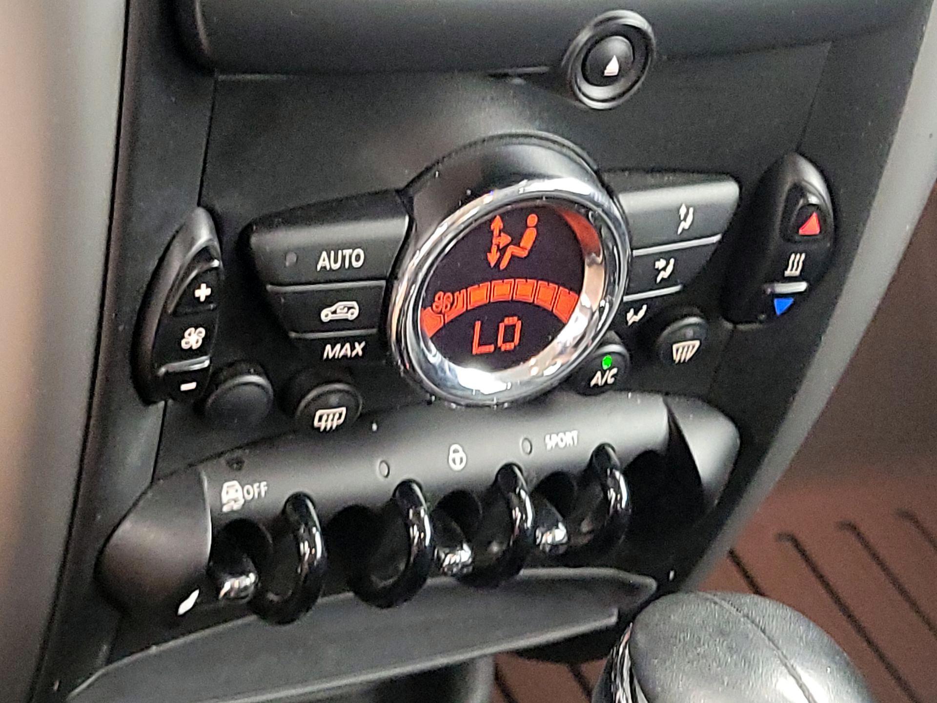 Thumbnail: 2015 MINI Cooper Countryman - 14