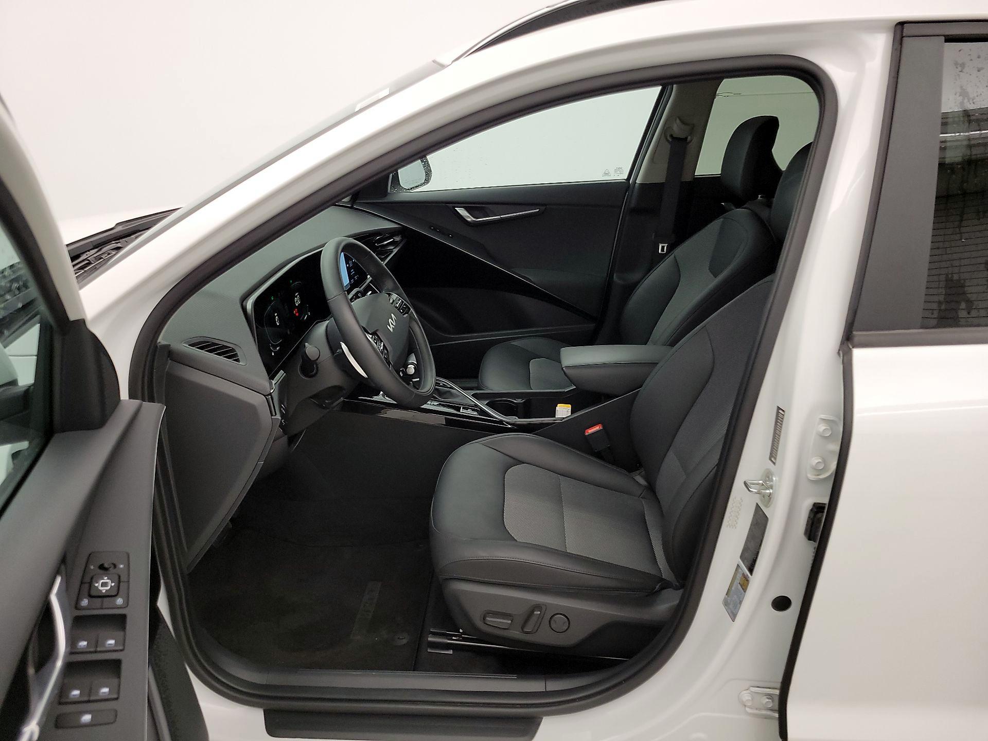 Thumbnail: 2023 Kia Niro - 11