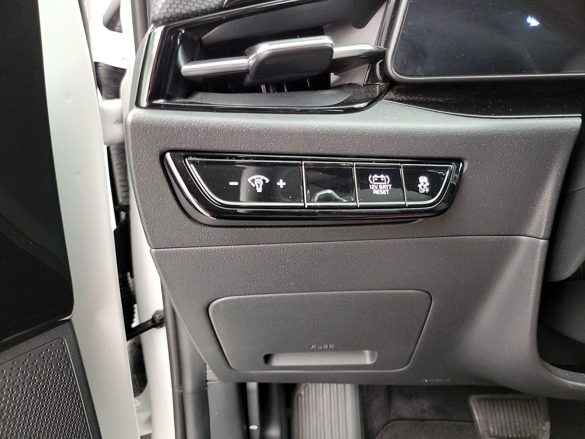 Thumbnail: 2023 Kia Niro - 13