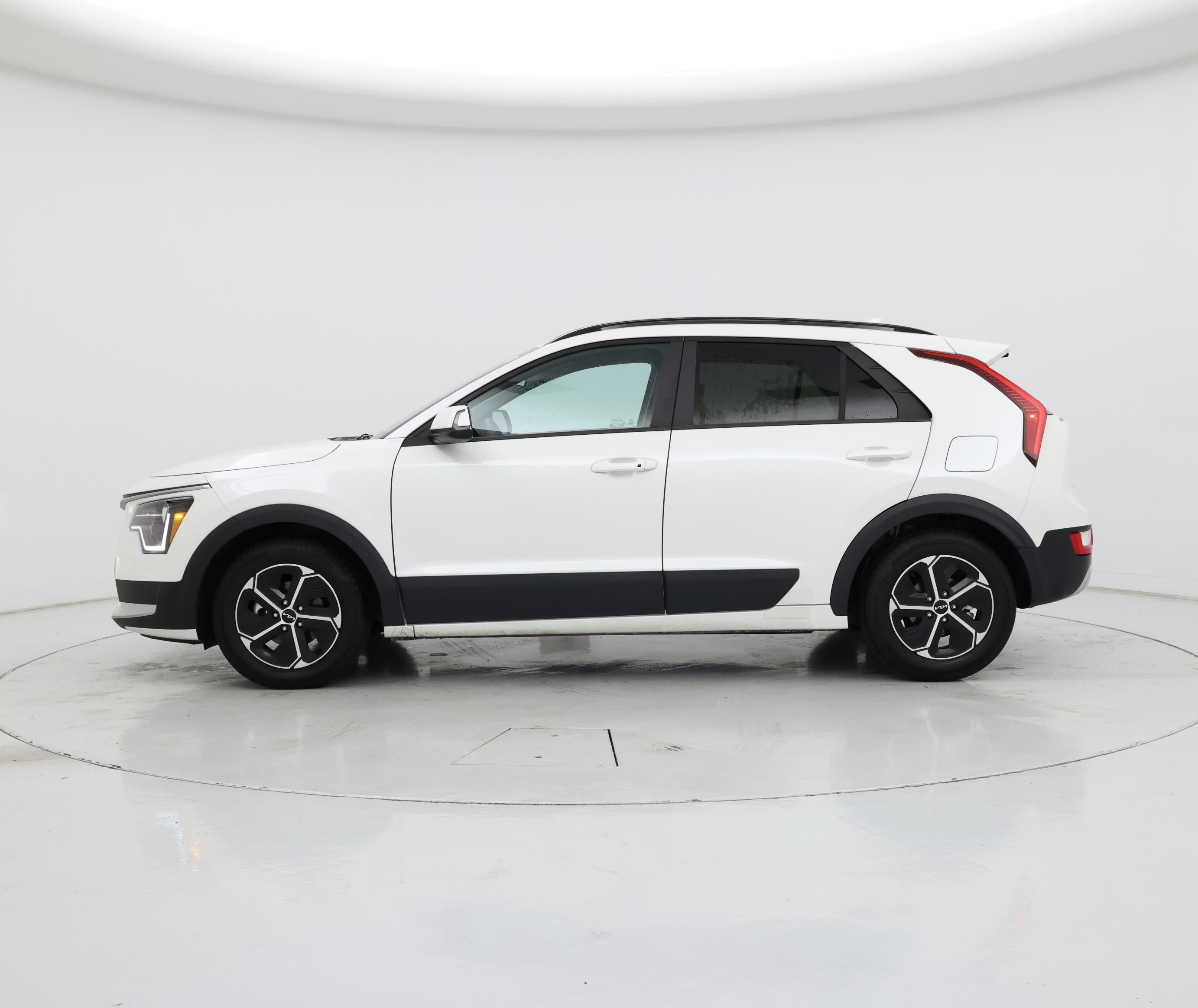 Thumbnail: 2023 Kia Niro - 3