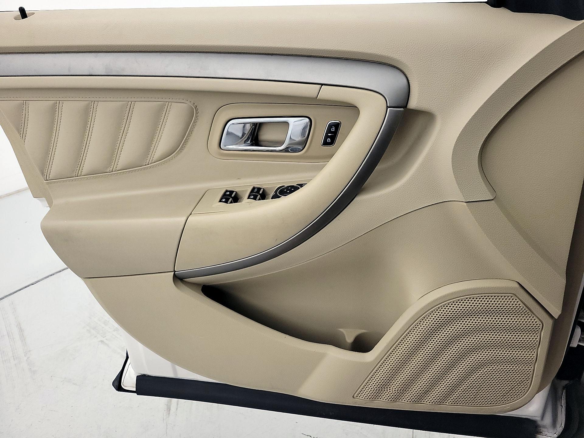 Thumbnail: 2015 Ford Taurus - 12