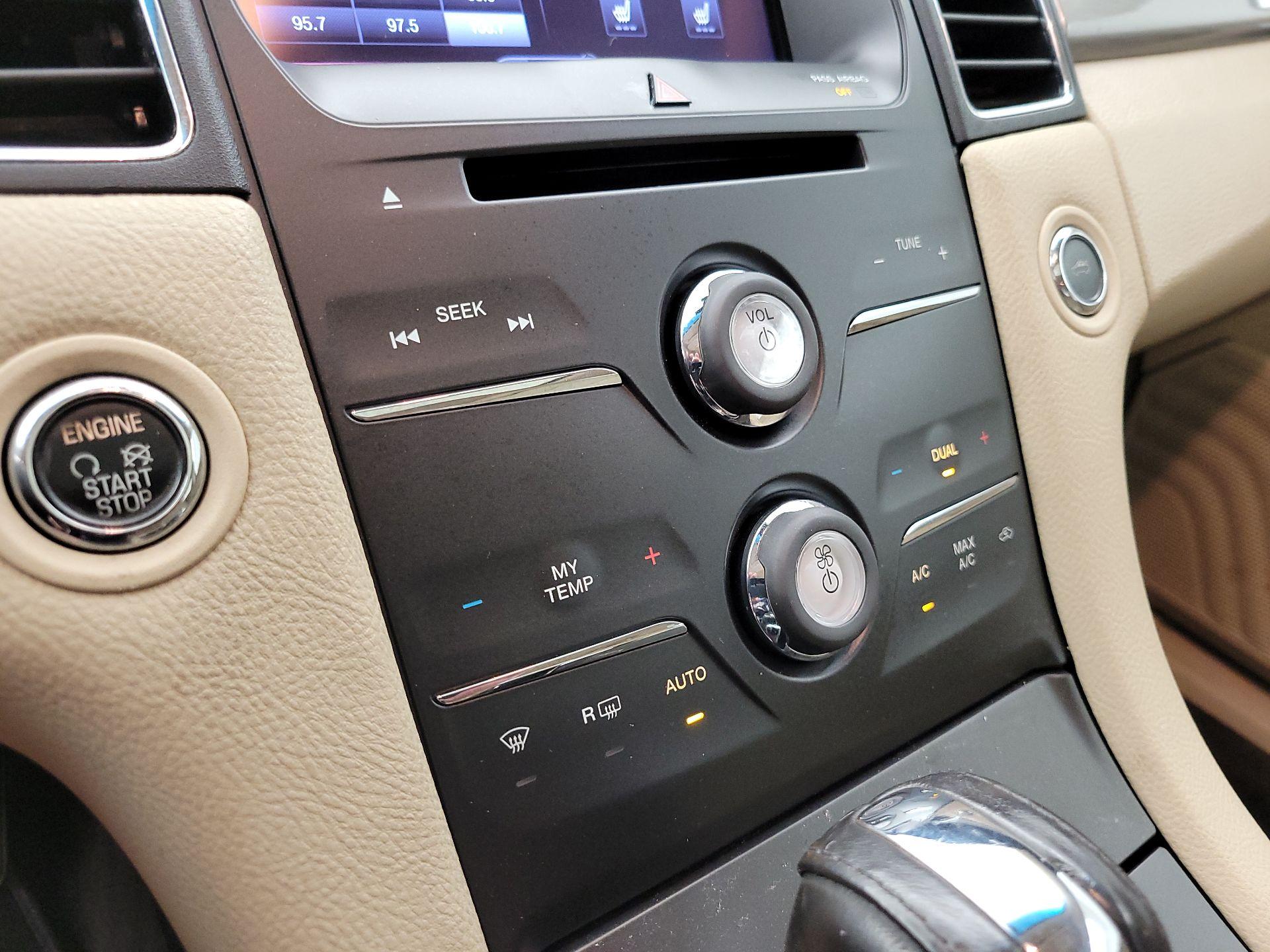 Thumbnail: 2015 Ford Taurus - 17