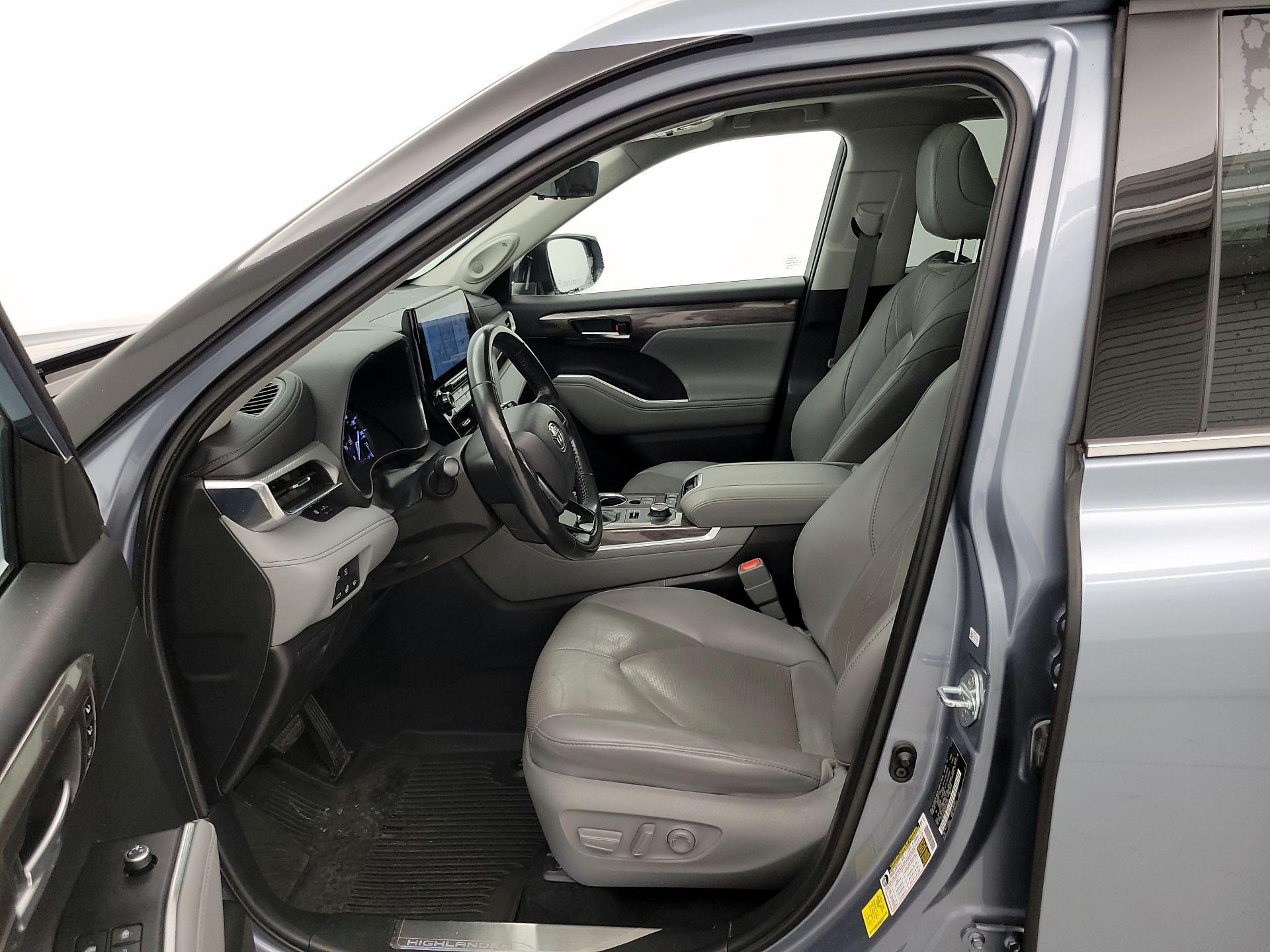 Thumbnail: 2021 Toyota Highlander - 11