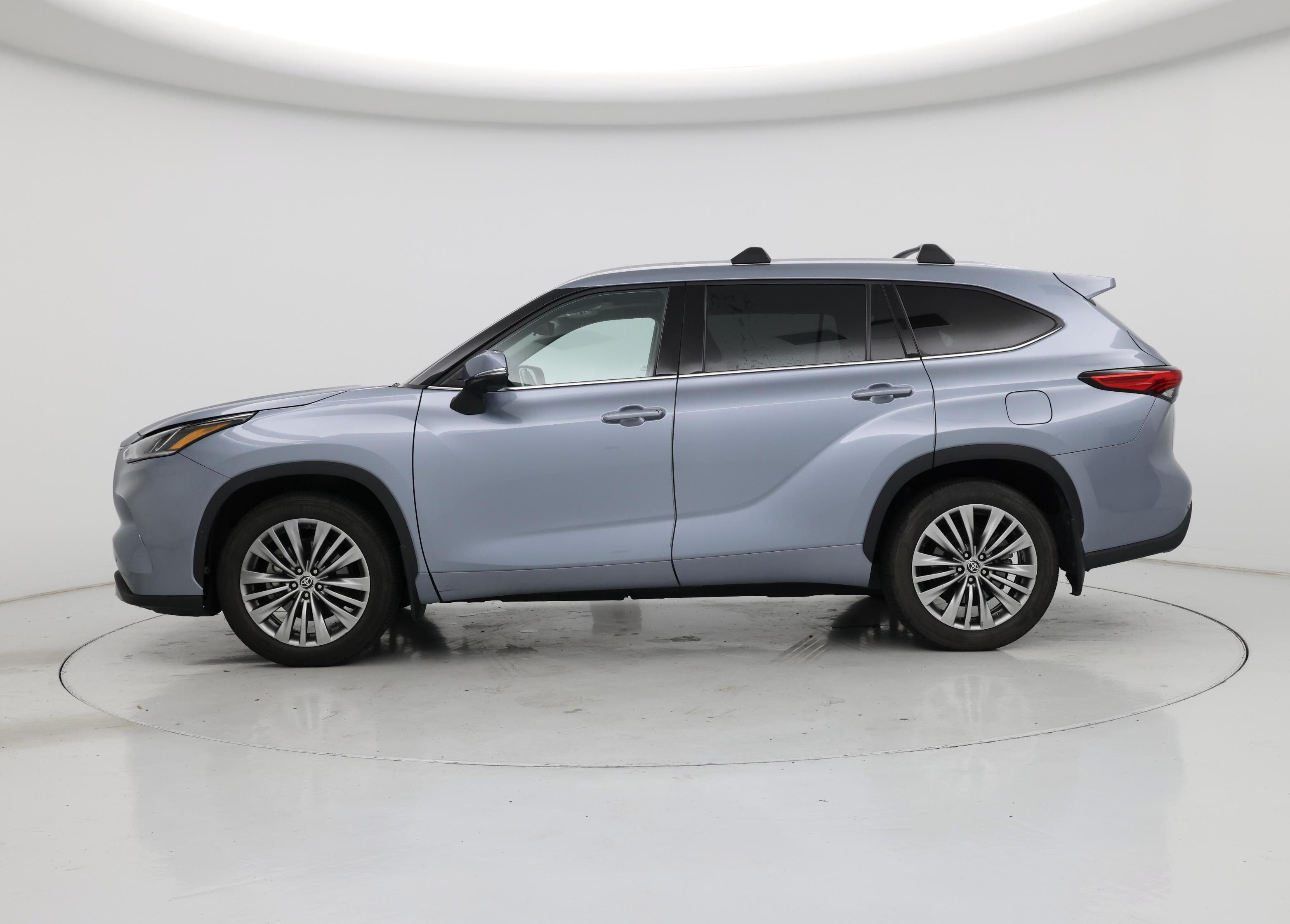 Thumbnail: 2021 Toyota Highlander - 3