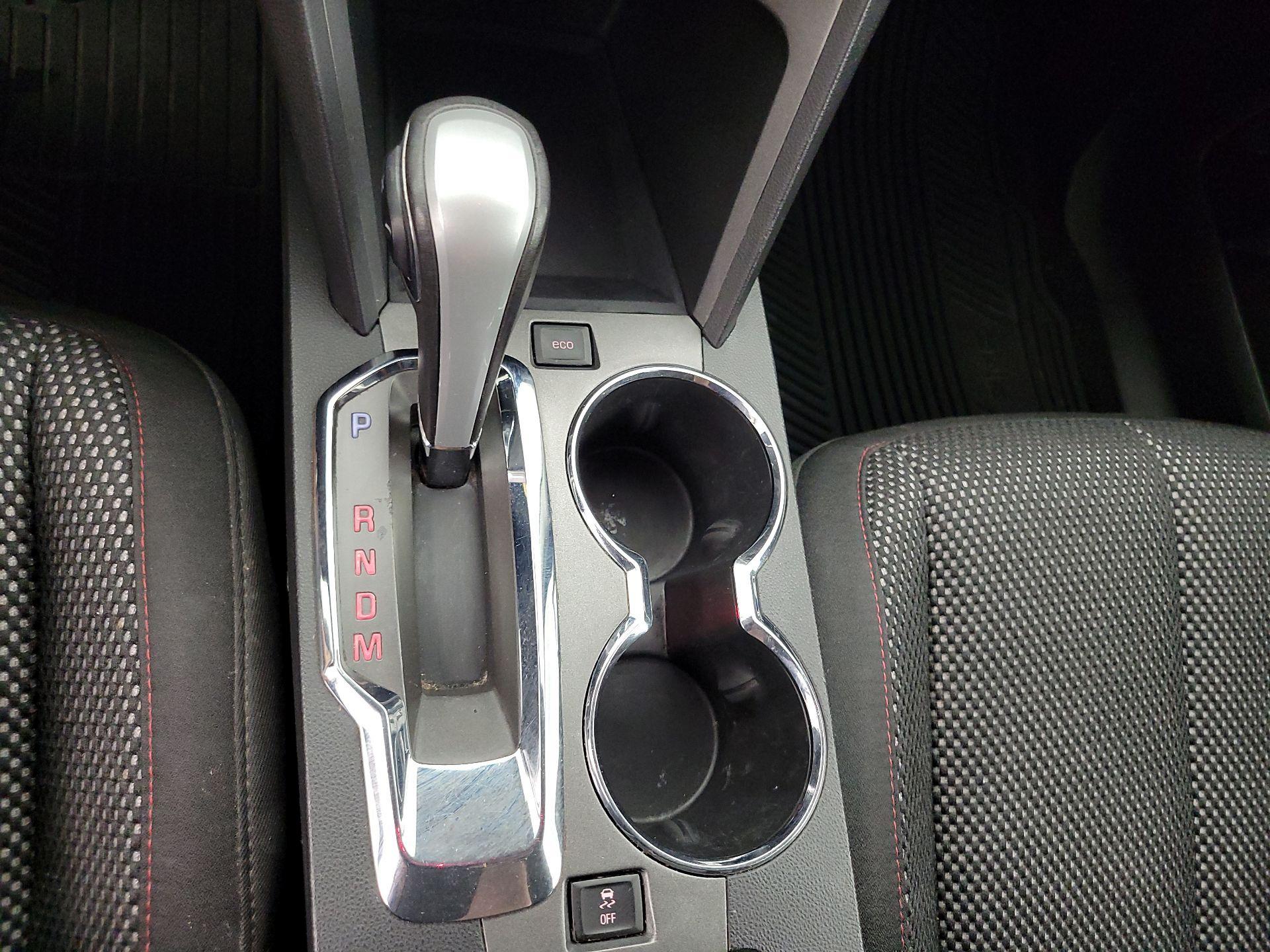 Thumbnail: 2015 GMC Terrain - 17