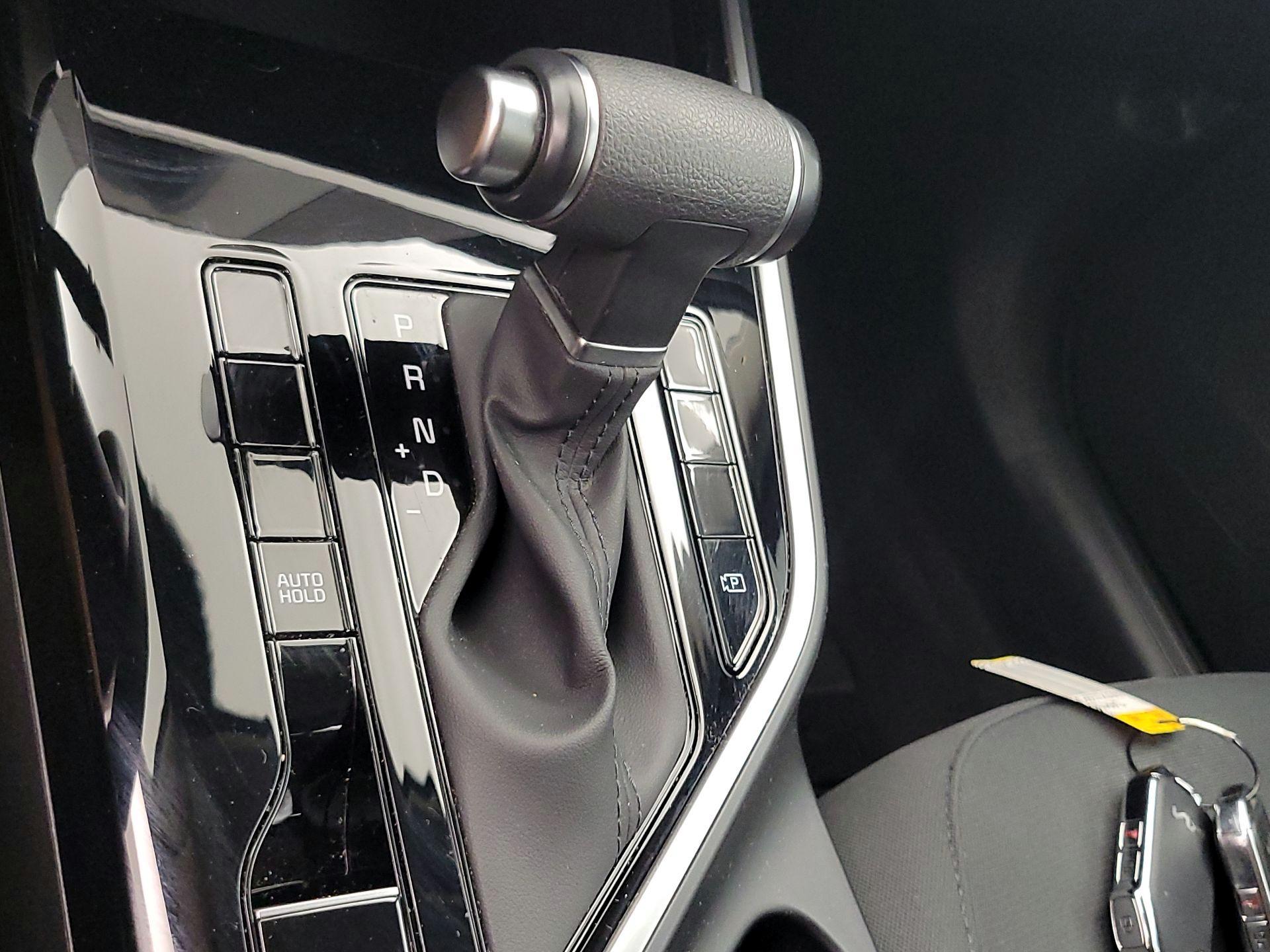 Thumbnail: 2023 Kia Niro - 17