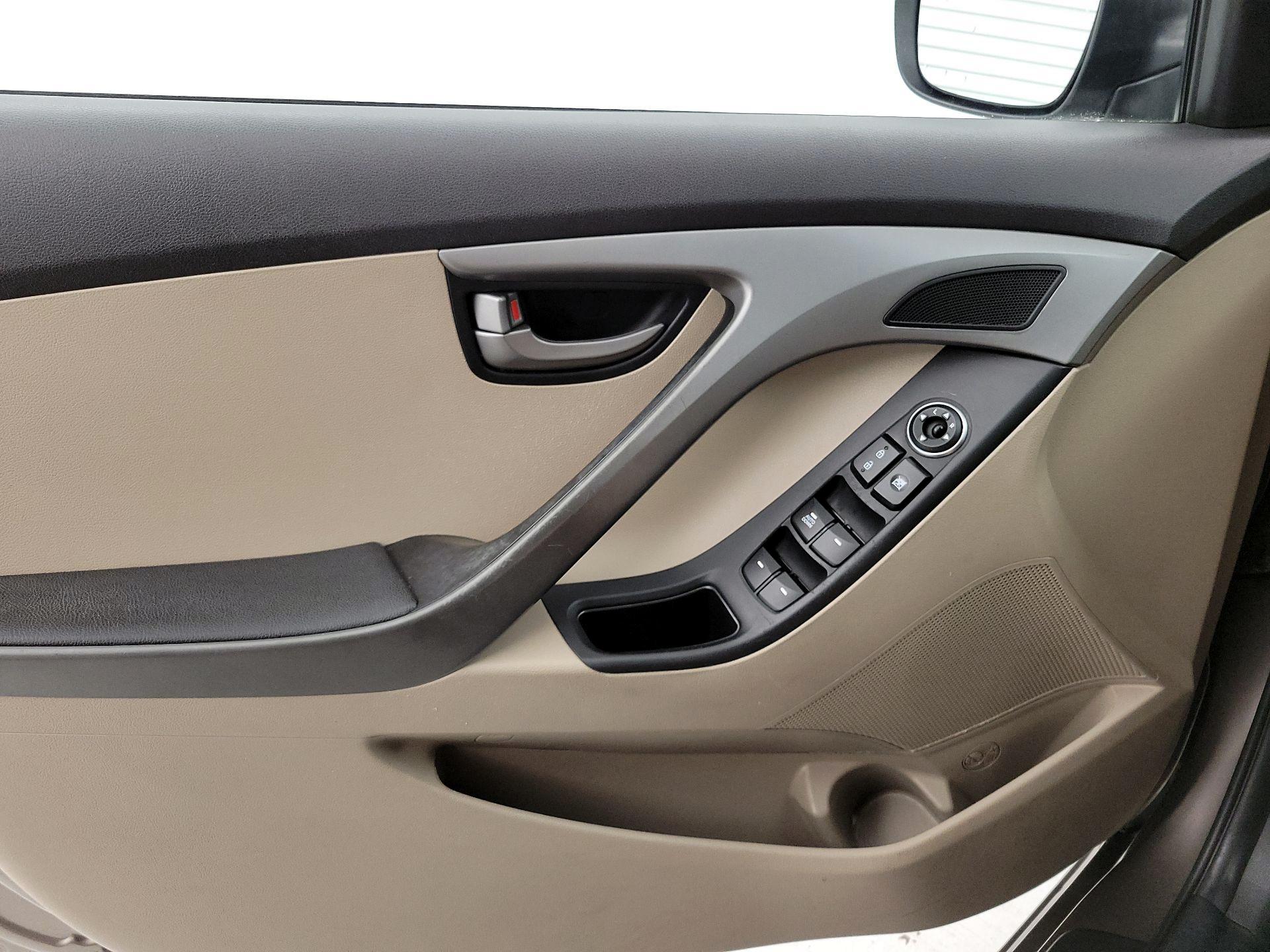 Thumbnail: 2016 Hyundai Elantra - 12
