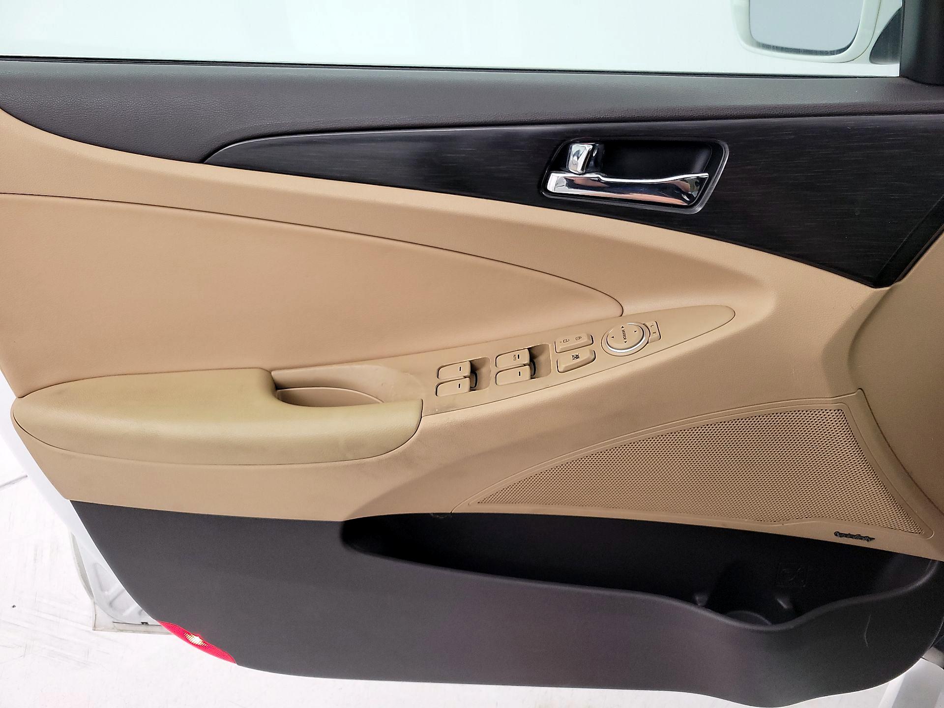 Thumbnail: 2014 Hyundai Sonata - 12